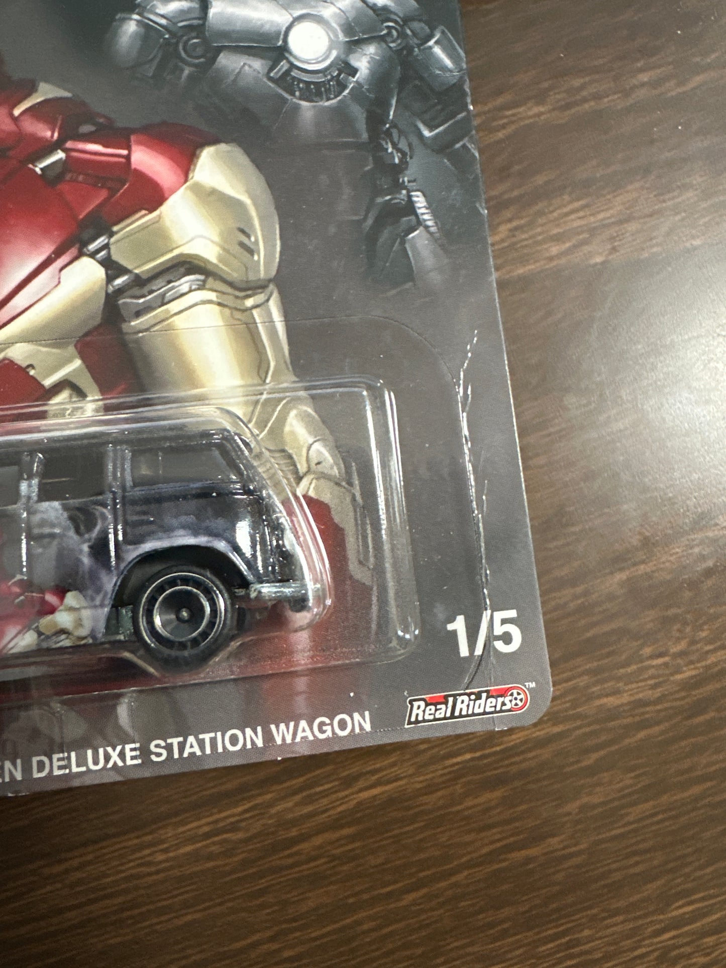 Hot wheels pop culture marvel studios Iron man Volkswagen Deluxe Station Wagon creased card 262i