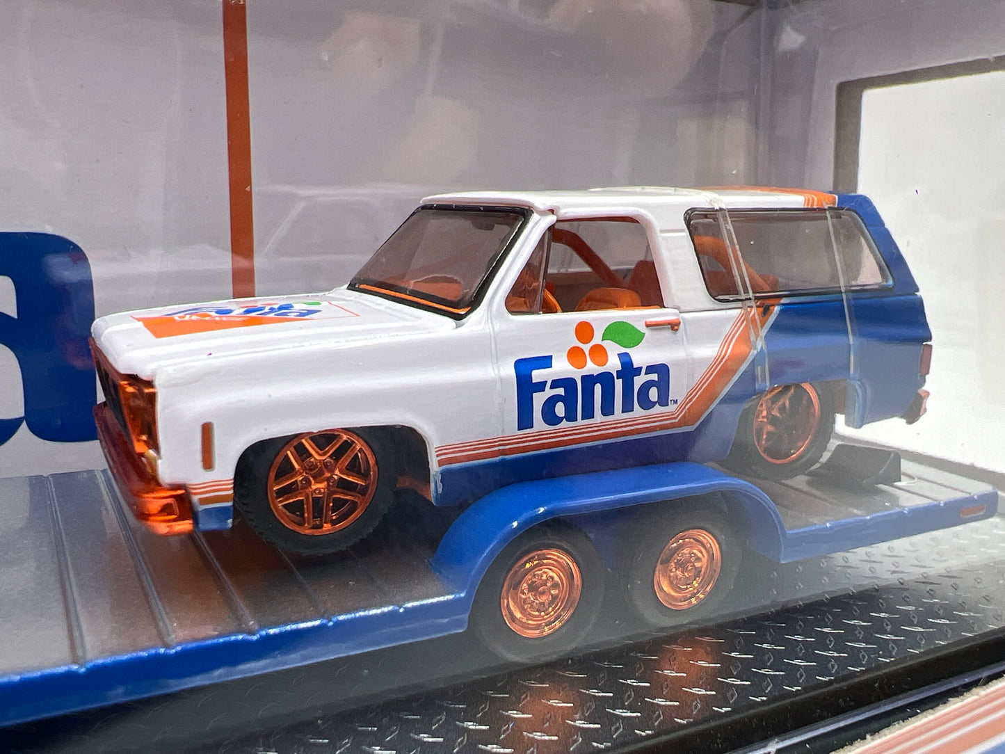 M2 Machines Auto Haulers CHASE Fanta 1973 GMC Sierra 3500 & 1973 GMC Jimmy Sierra S02