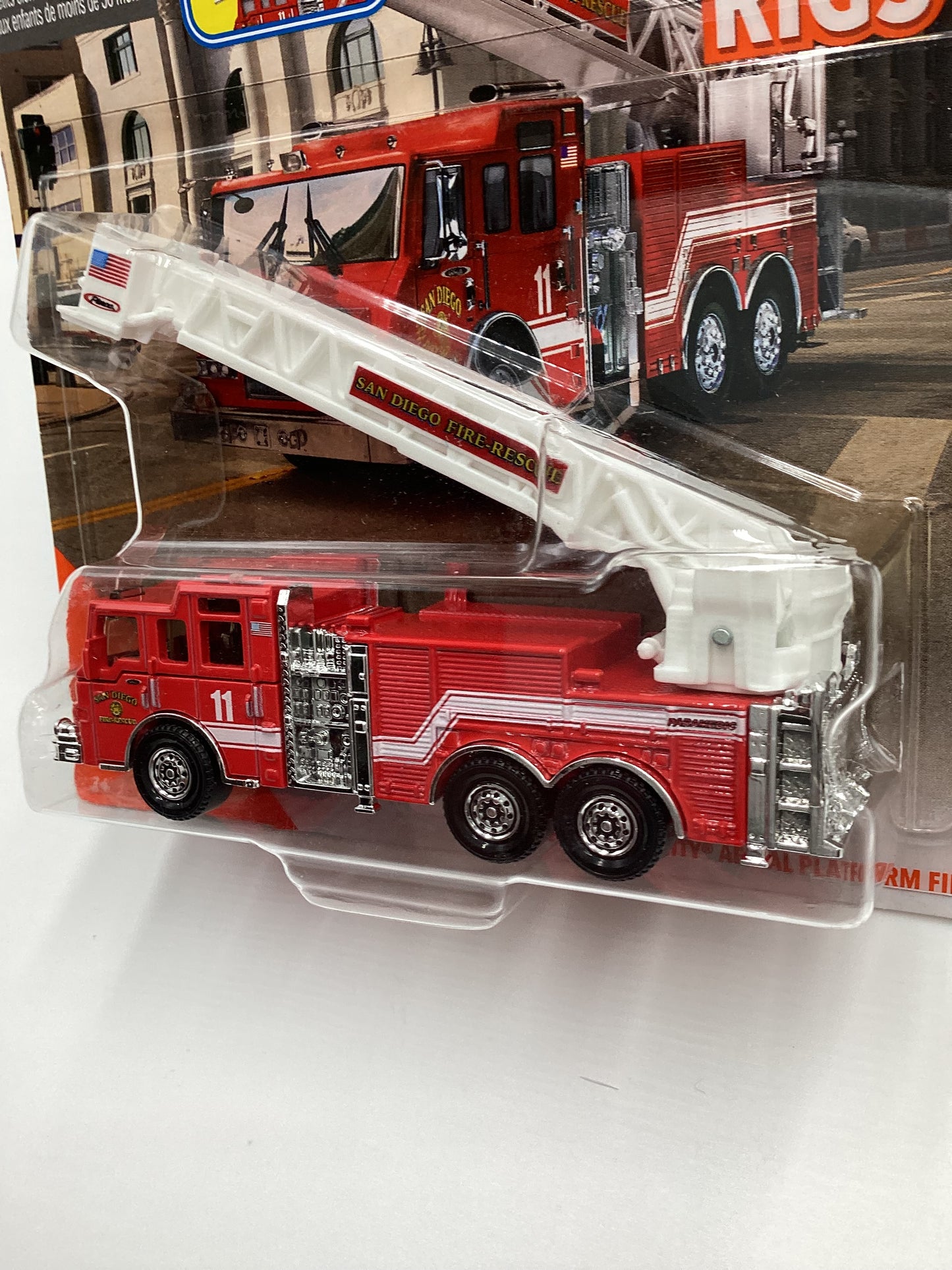 2019 Matchbox Working rigs #4 San Diego Pierce Velocity Aerial Platform Fire Truck 166A