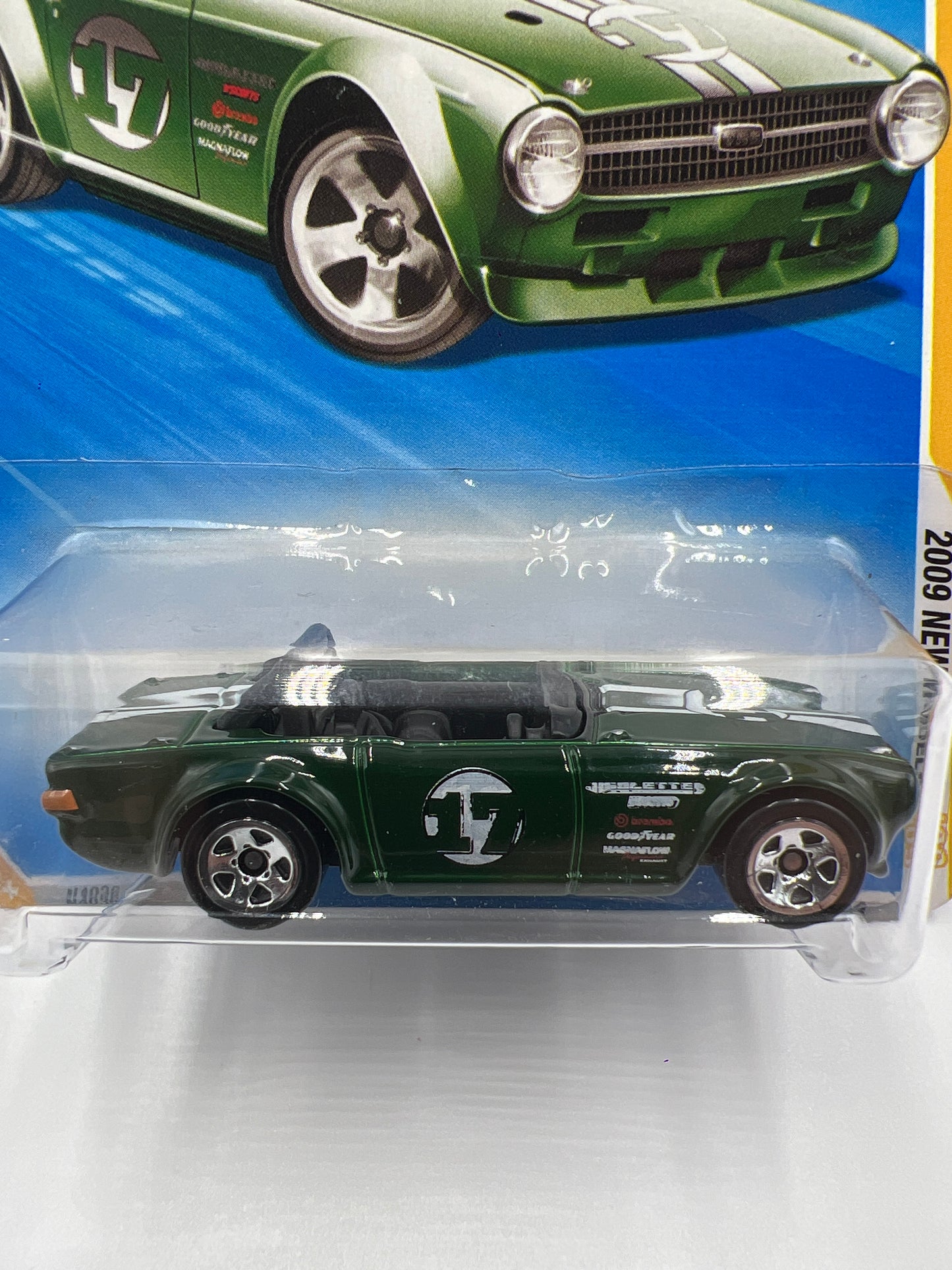 2009 Hot Wheels New Models #33 Triumph TR6 Green 67C