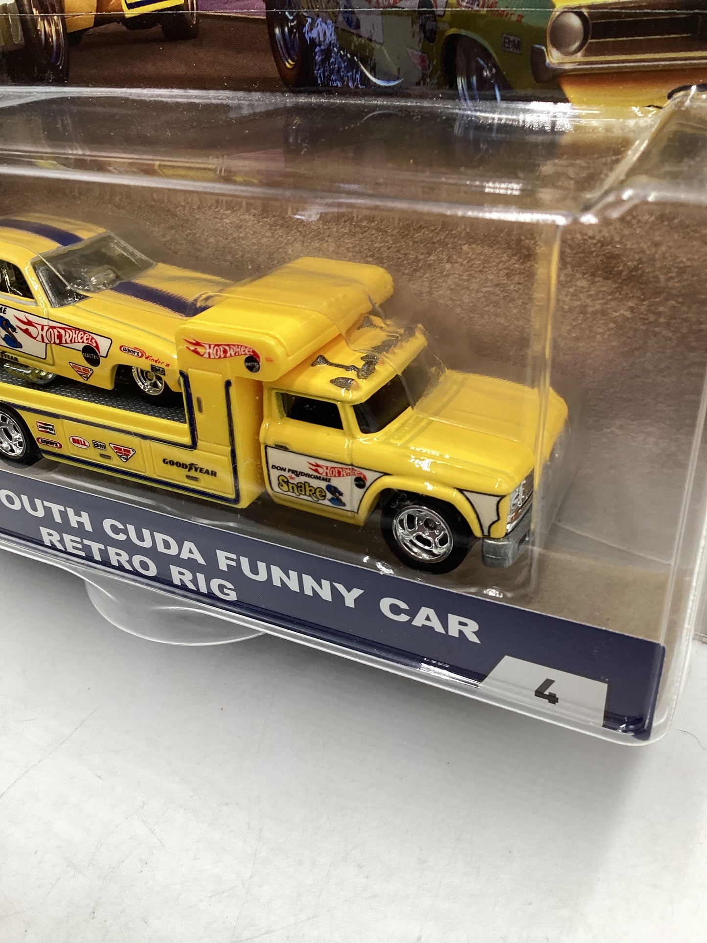 2018 HOT WHEELS Team Transport 72 Plymouth Cuda Snake Funny Car & Retro Rig #4 with protector