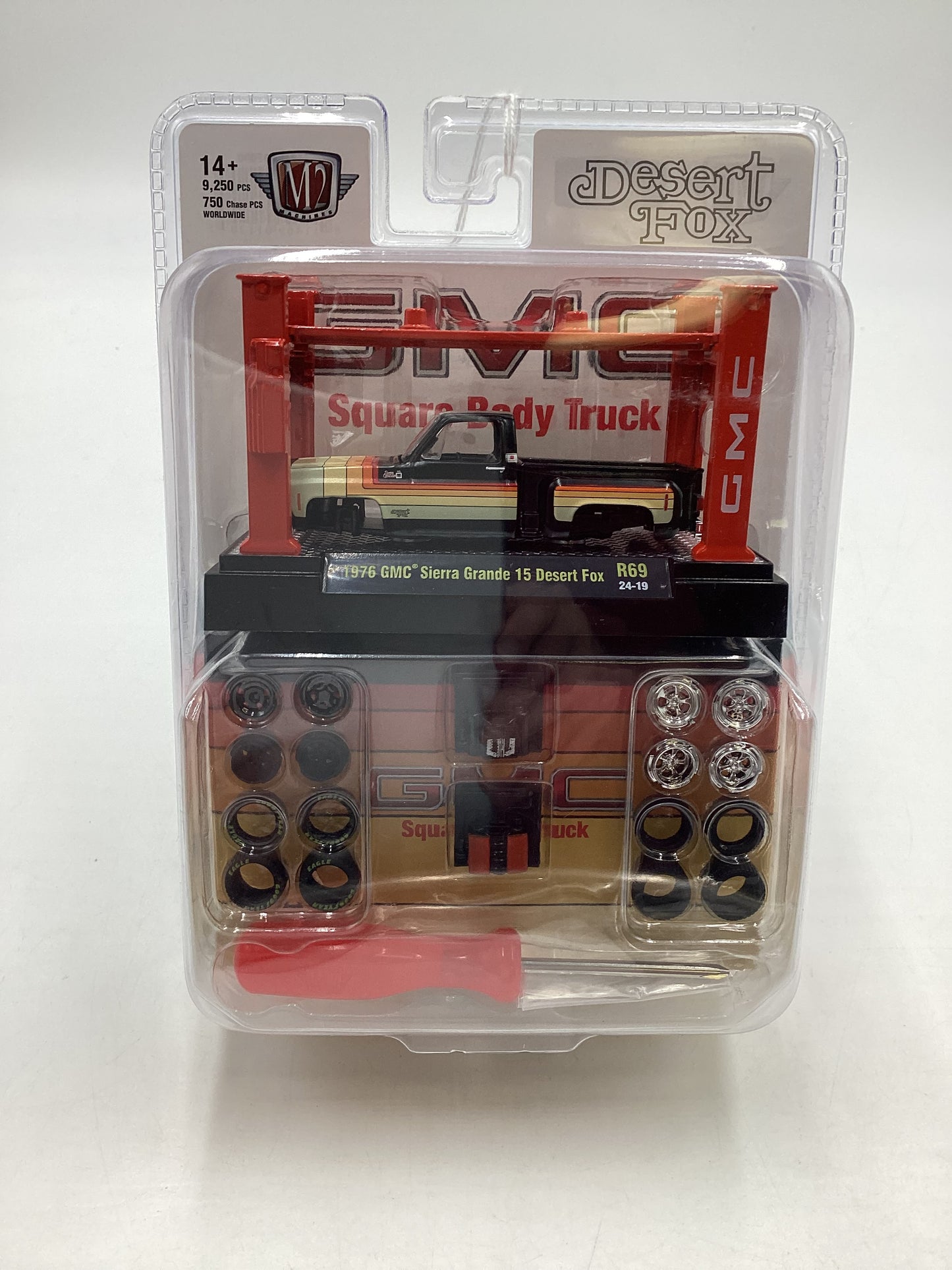 M2 Machines Model Kit R69 1976 GMC Sierra Grande 15 Desert Fox