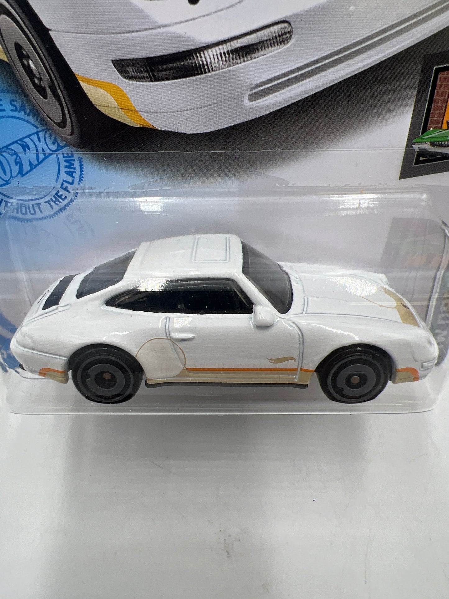 2020 HW Dream Garage #16 96 Porsche Carrera White 99E