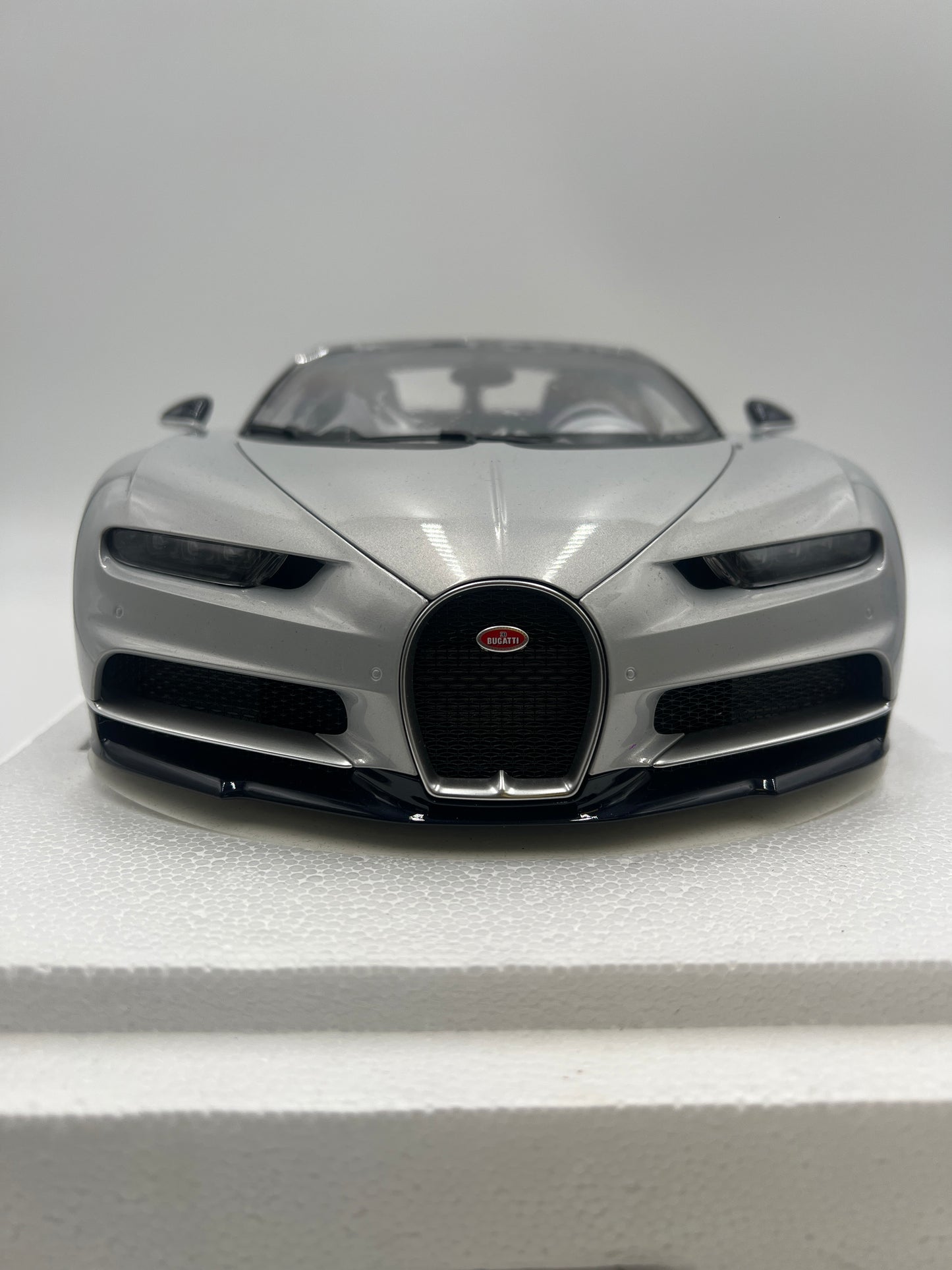 VHTF AutoArt Limited 1/12 Scale Bugatti Chiron New With Box *Outer Box Has Damage*