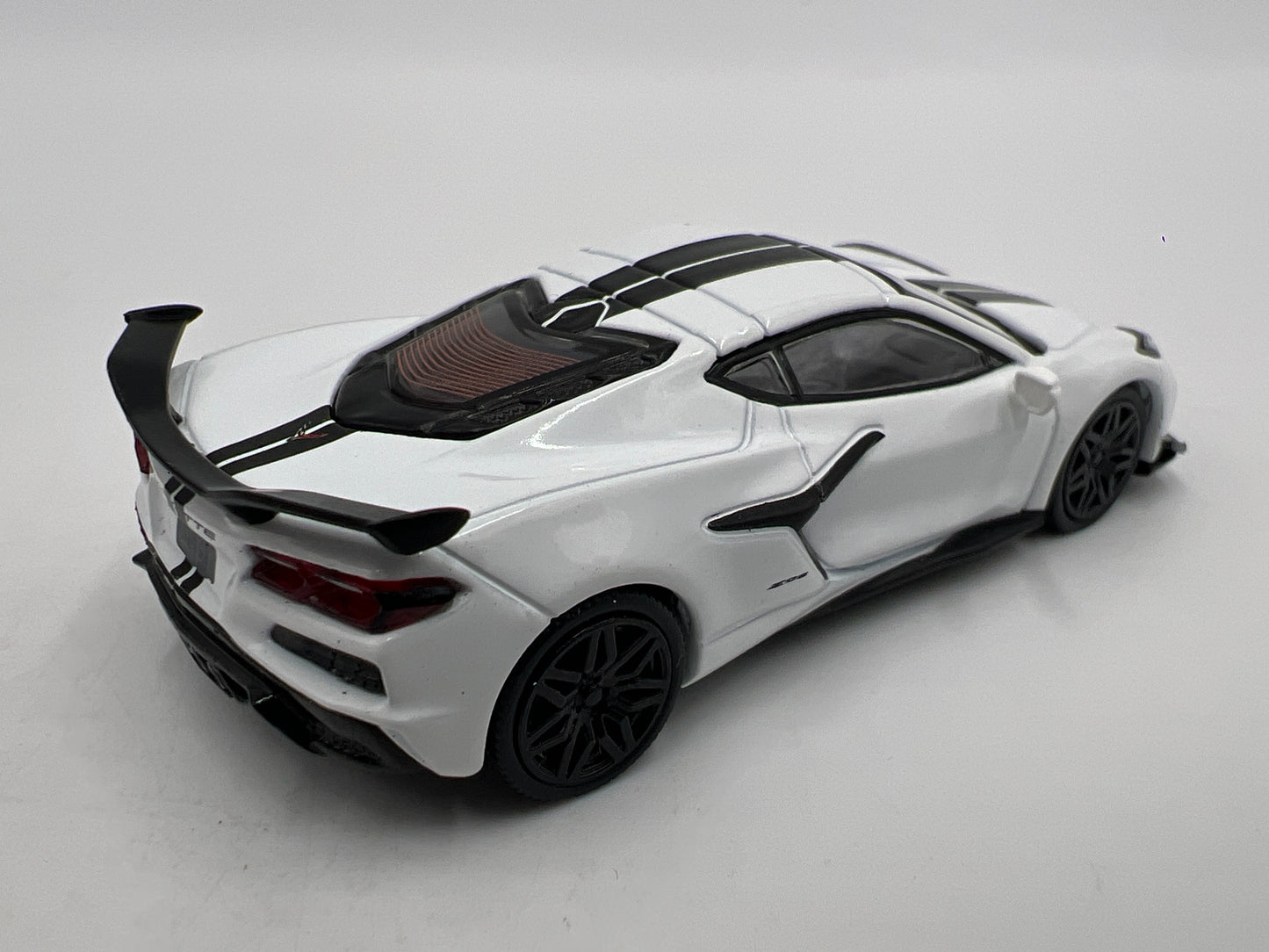 Mini GT MiJo Exclusive #677 Chevrolet Corvette Z06 White