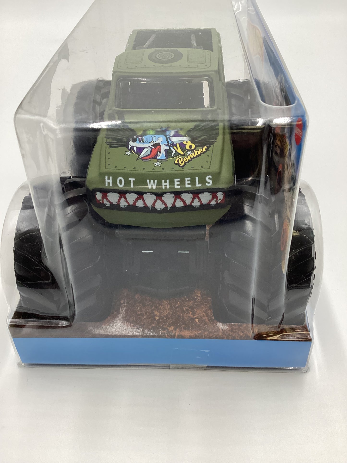 2020 Hot Wheels Monster Trucks Giant Wheels V8 Bomber