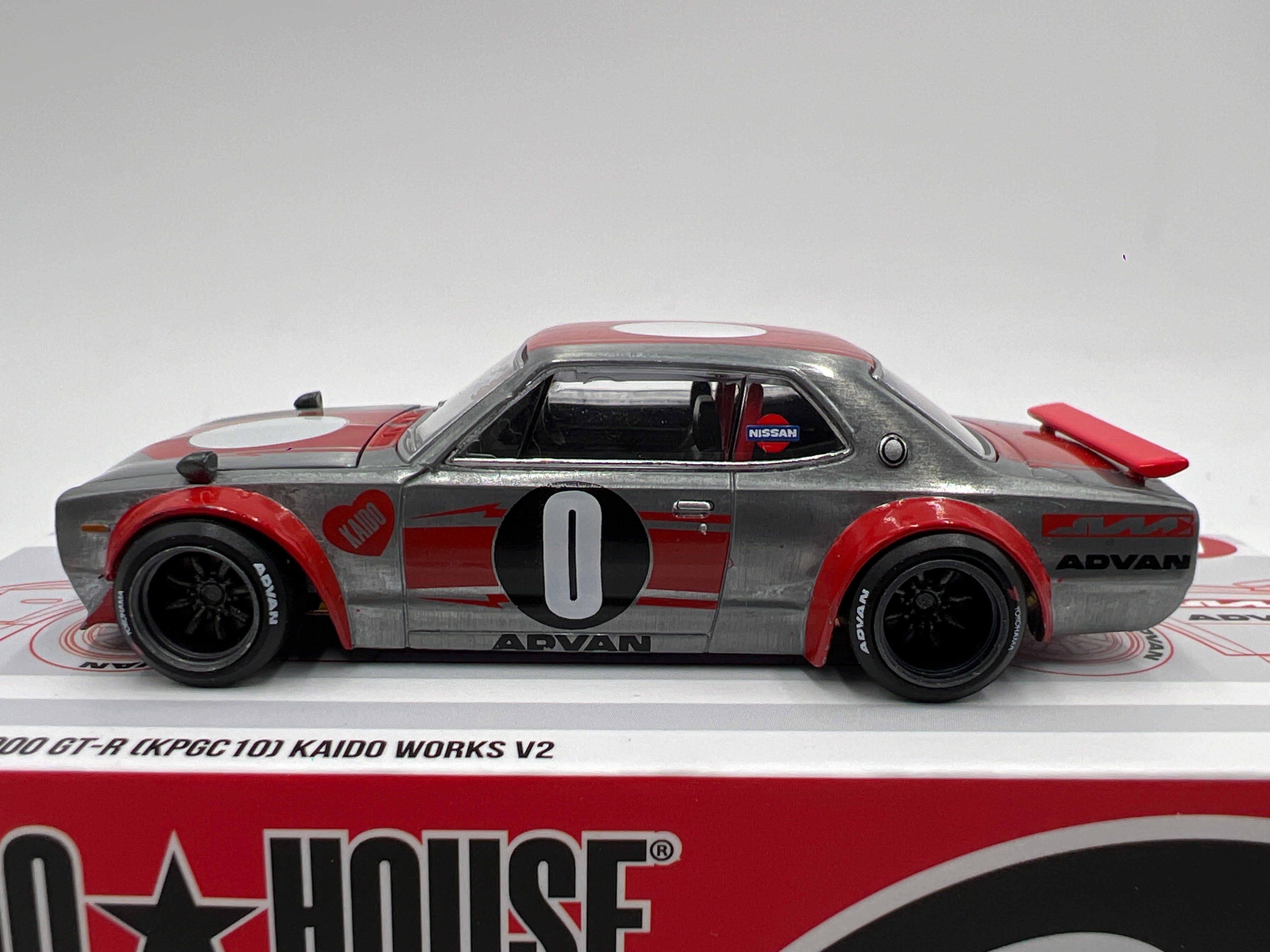 Mini GT Kaido House #211 CHASE Nissan Skyline 2000GT-R KPGC 10