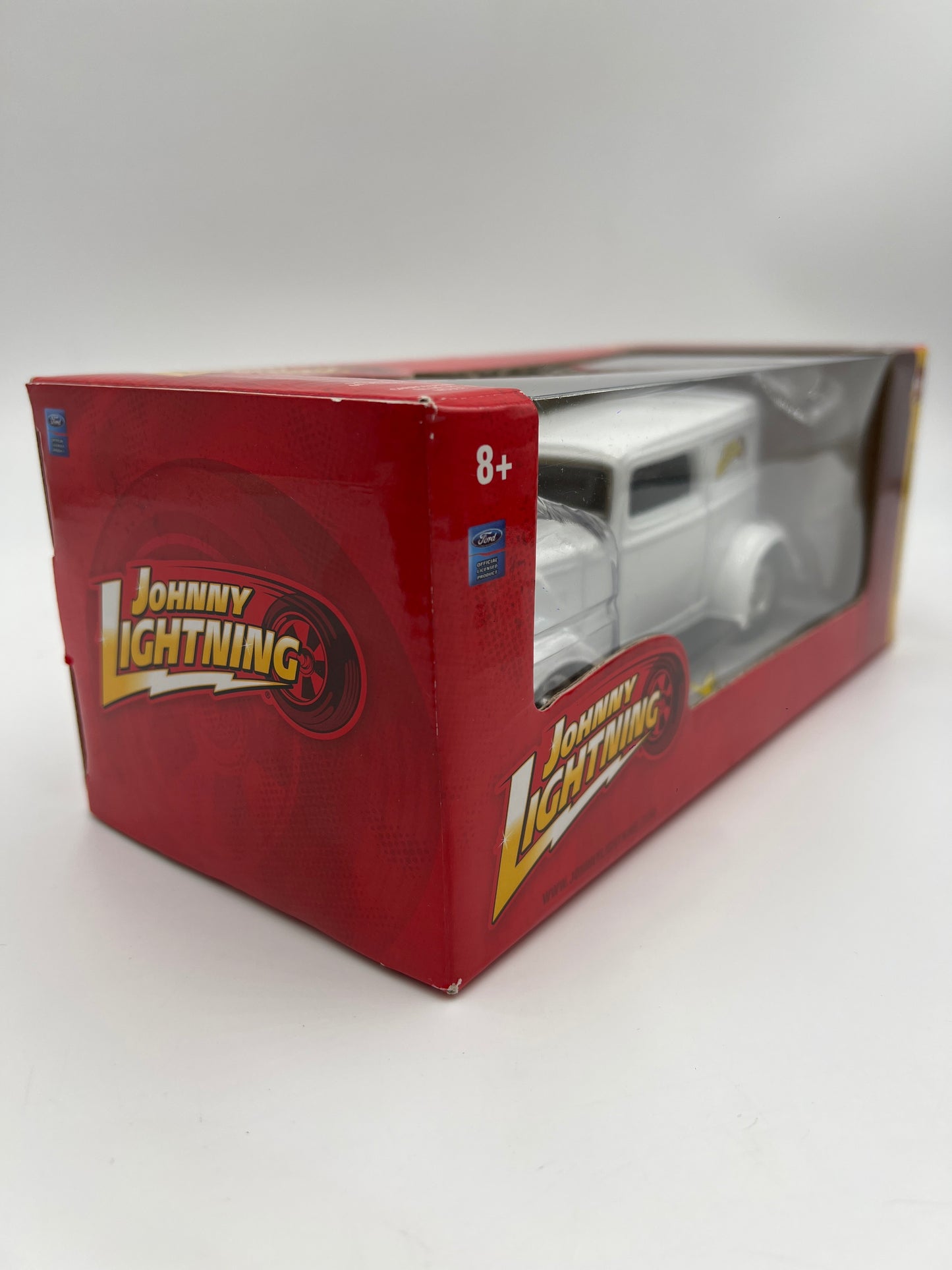 Johnny Lightning 1:24 Scale White Lightning Chase JL50 1932 Ford Sedan Delivery White VHTF