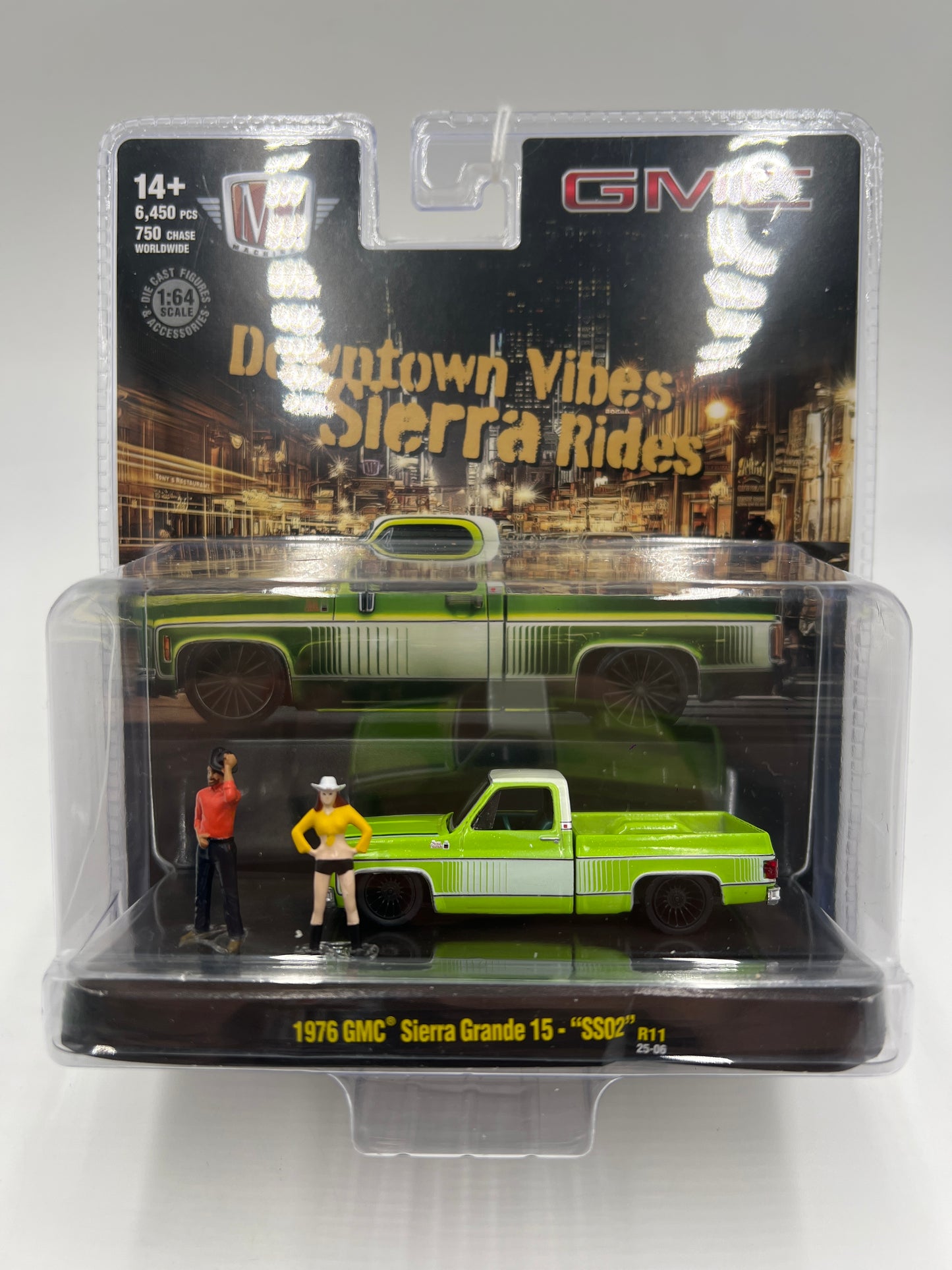 M2 Machines Diorama Downtown Vibes Sierra Rides 1976 GMC Sierra Grande 15 SS02 Green R11 198F