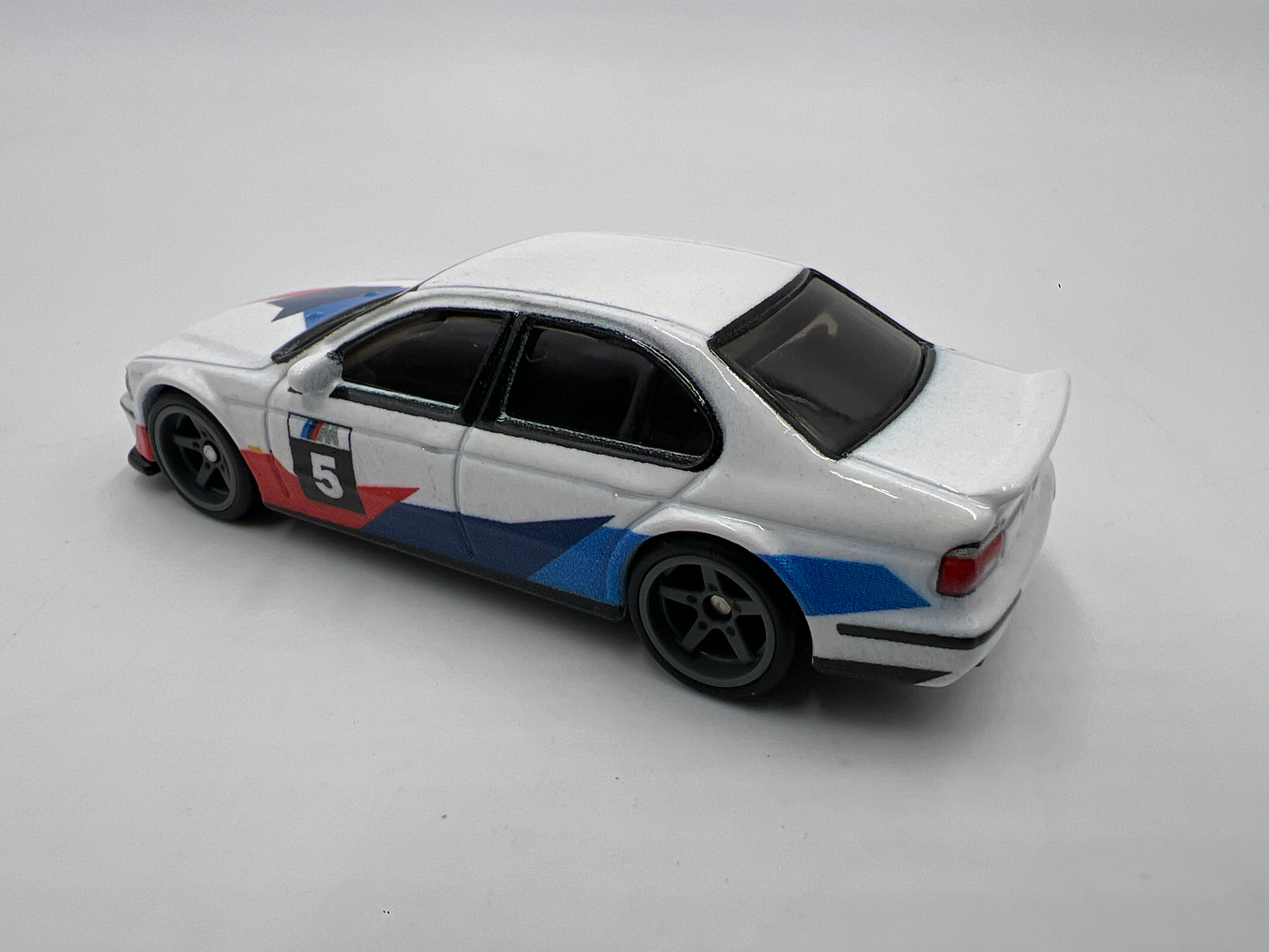 Hot Wheels Diorama Premium 2001 BMW M5 E39 White Loose