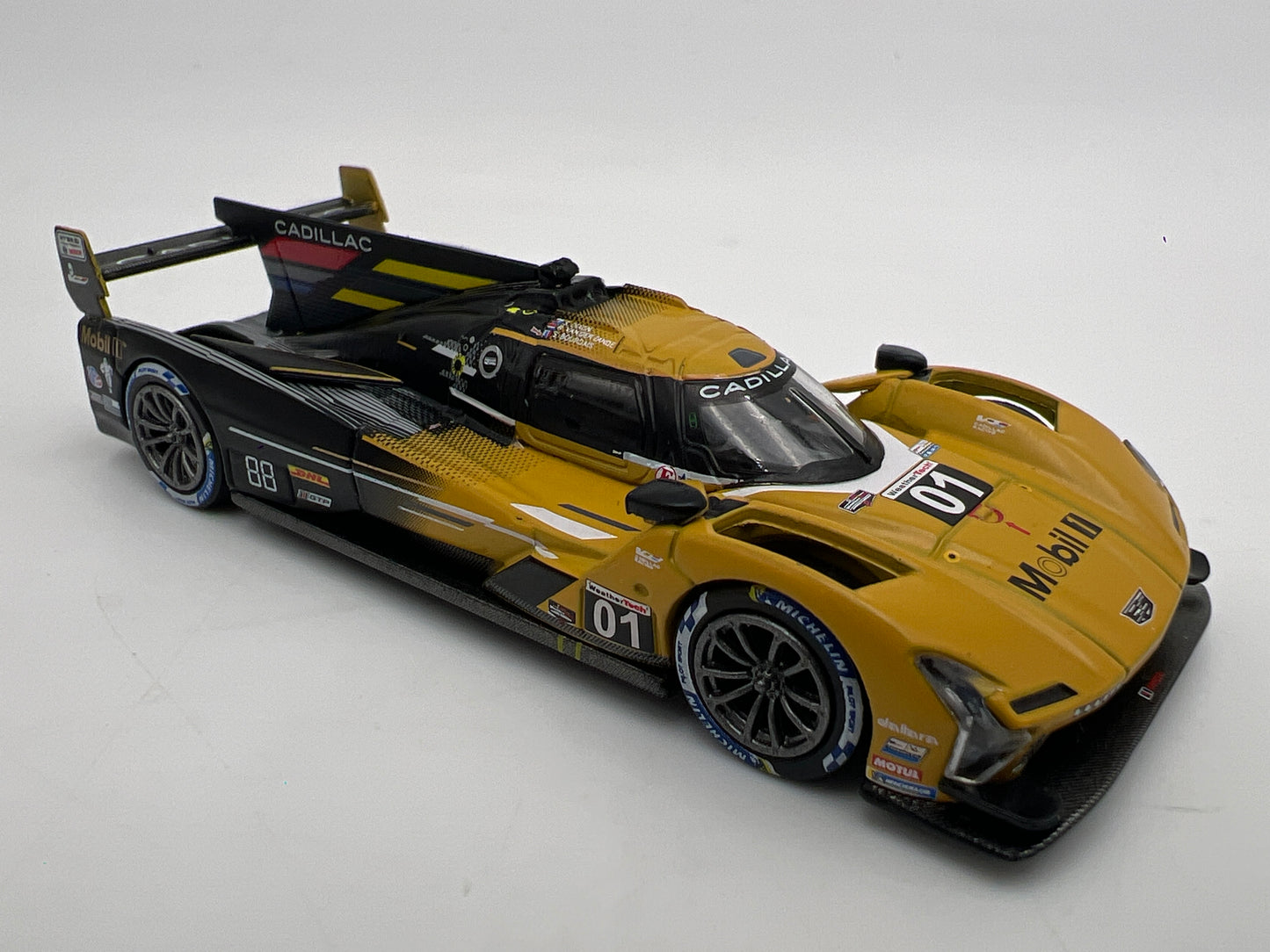 Mini GT #1004 Cadillac V-Series.R #01 2024 IMSA Sebring 12 Hrs Cadillac Racing Mobil 1