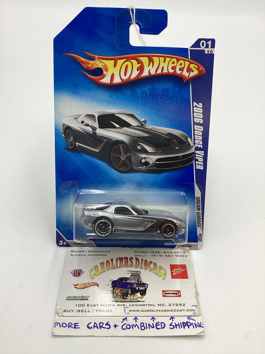 2009 Hot Wheels #147 2006 Dodge Viper Silver 39C