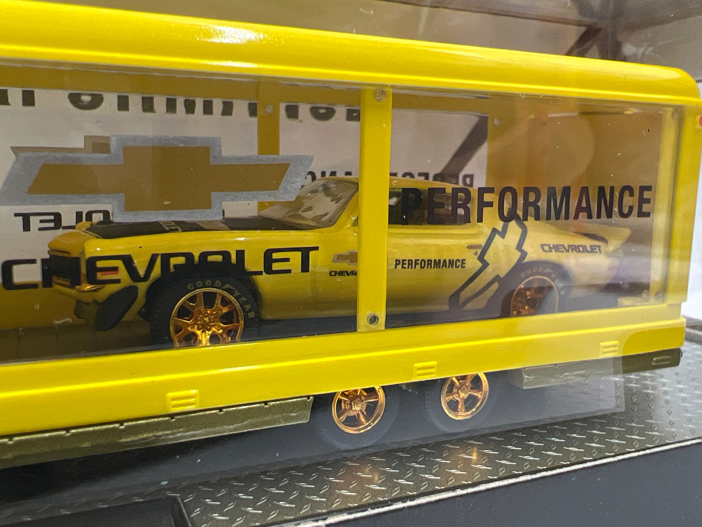 M2 Machines Auto Haulers CHASE 1970 Chevrolet C60 Truck & 1970 Chevrolet Camaro Z/28 RS R58