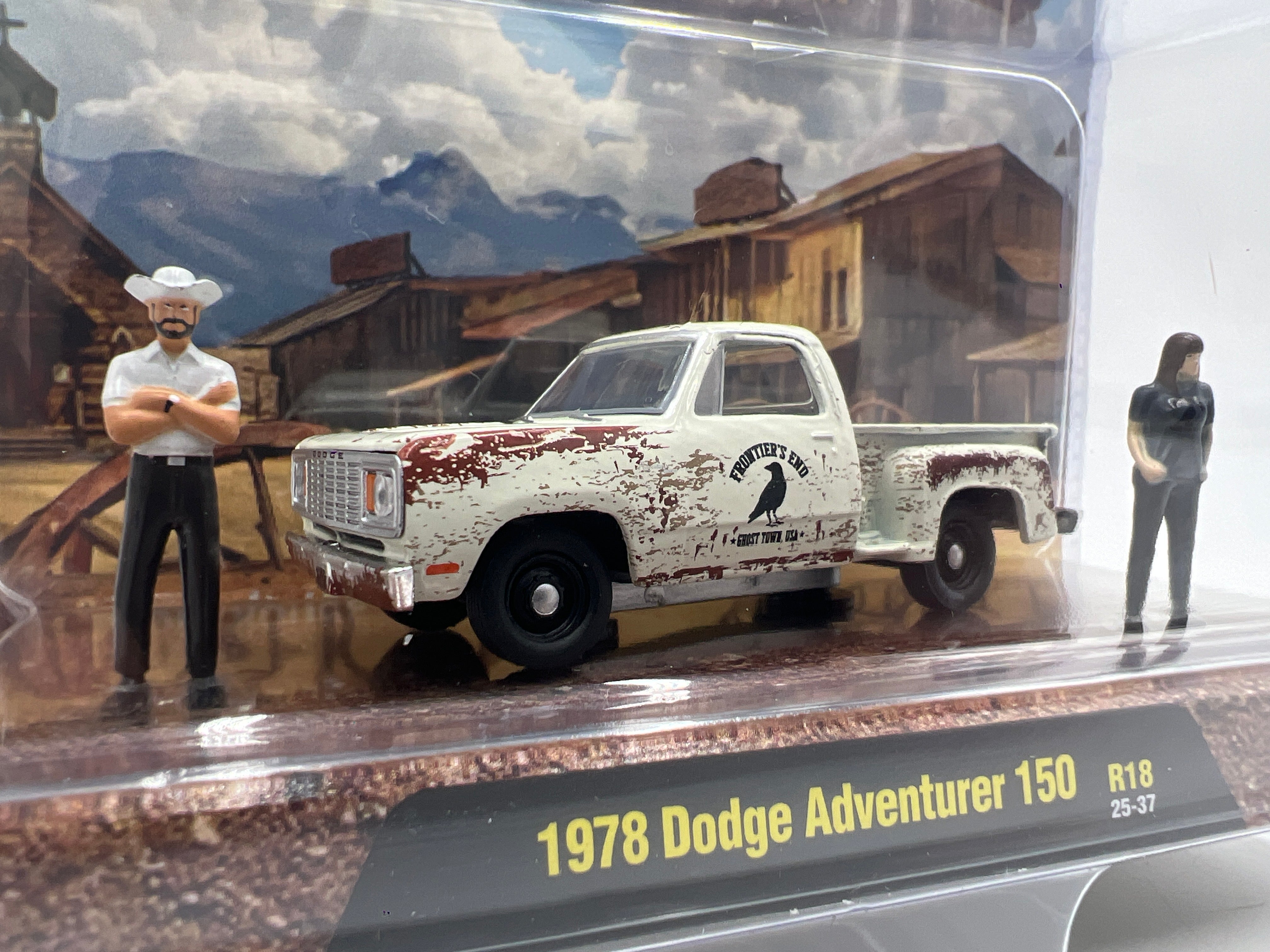 M2 Machines R18 Diorama 1978 Dodge Adventurer 150 White 196G