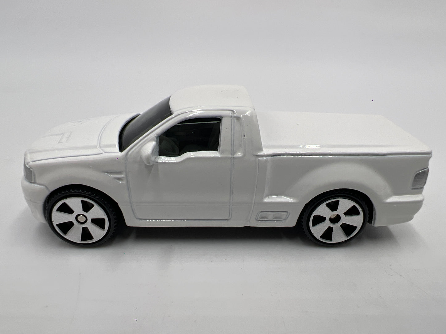 Matchbox 1/64 Superfast #2 Ford SVT Lightning Concept White Loose