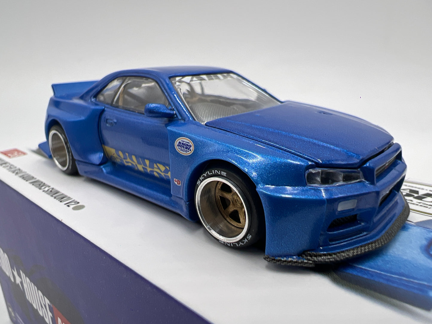 Mini GT Kaido House #158 Nissan Skyline GT-R R34 Kaido Works Shinjuku V2 Blue
