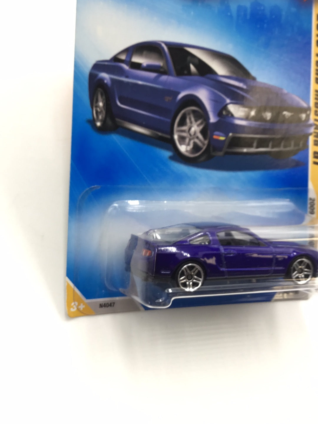 2009 Hot Wheels #41 2010 Ford Mustang GT Blue JJ3