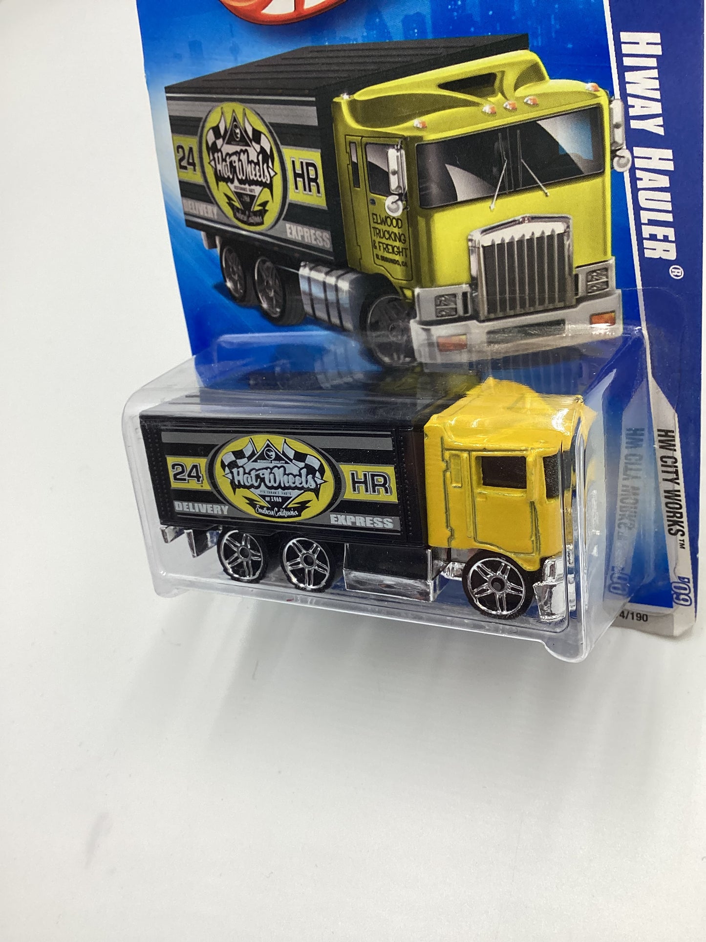 2009 Hot wheels #114 Hiway Hauler Yellow Vein on Top Left 116D