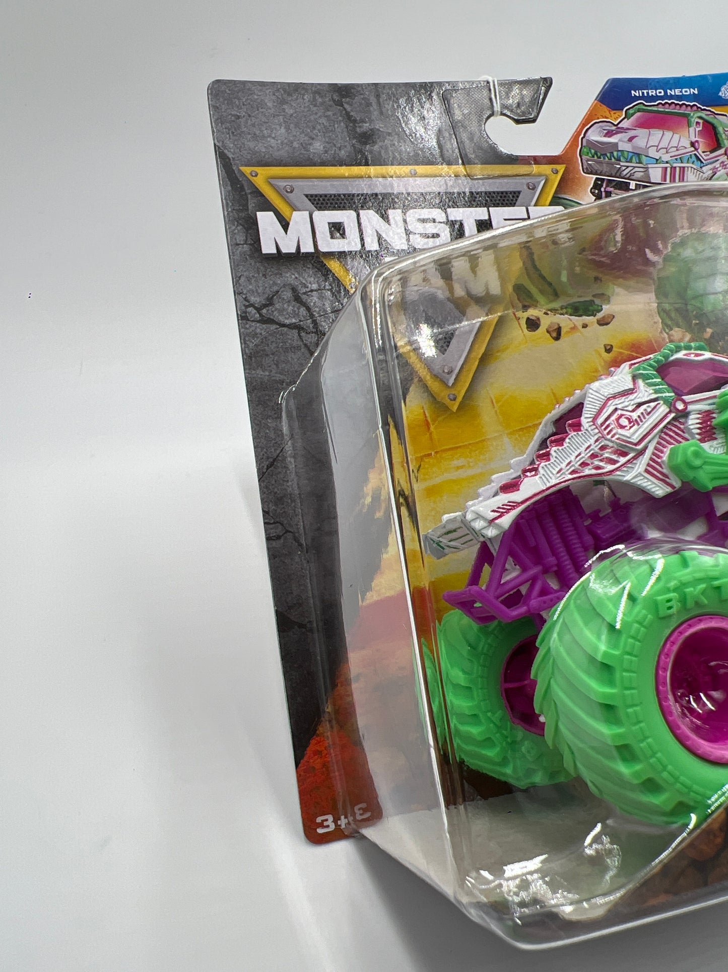 2025 Monster Jam Series 42 Nitro Neon ThunderROARus 126B