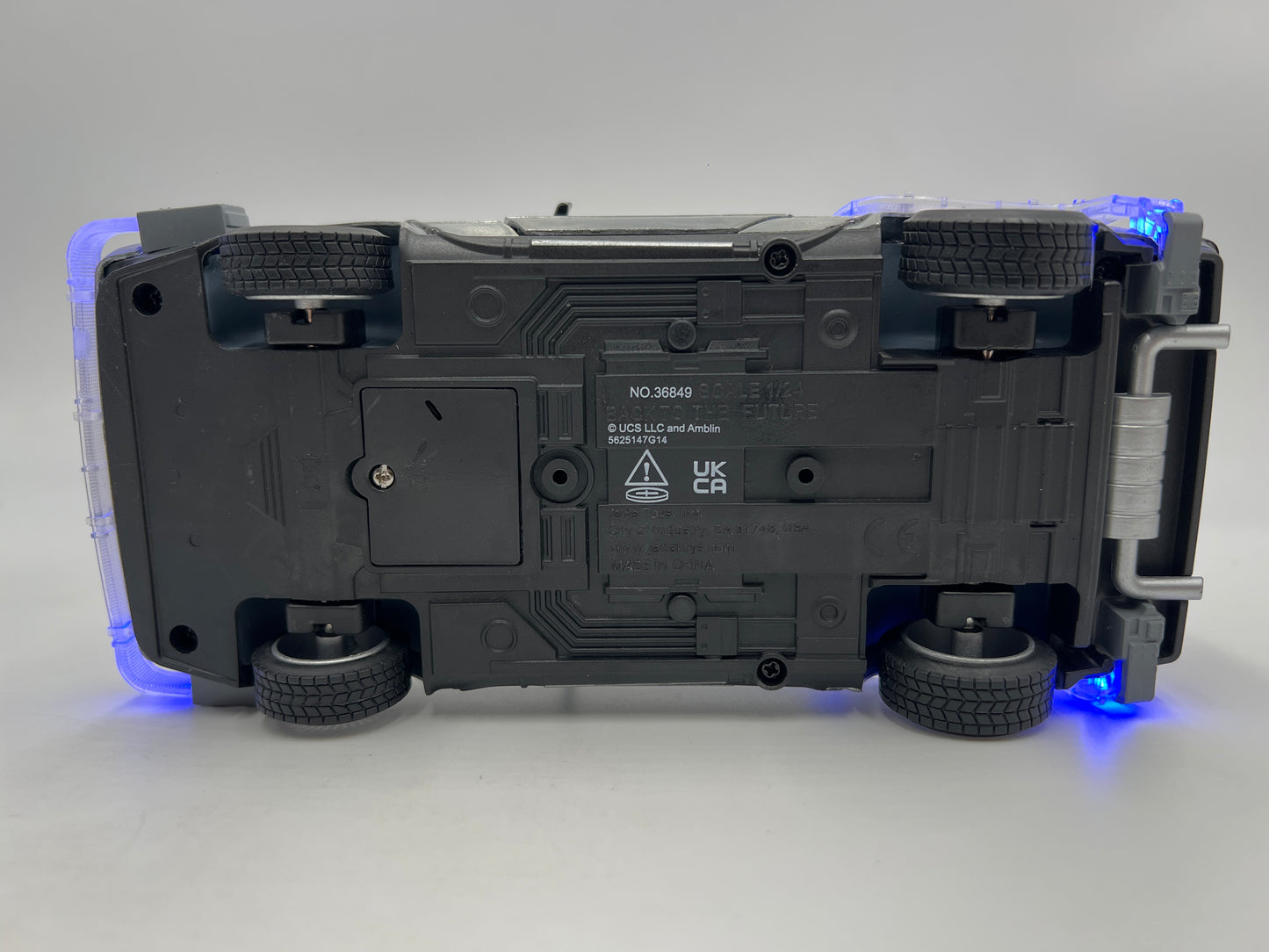 Jada 1/24 Scale Back To The Future 40 Years Edition Time Machine DMC DeLorean W/Lights & Truck Package