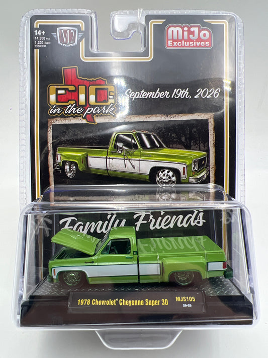 M2 Machines MJS105 MiJo Exclusives CHASE C10s In The Park 1978 Chevrolet Cheyenne Super 30