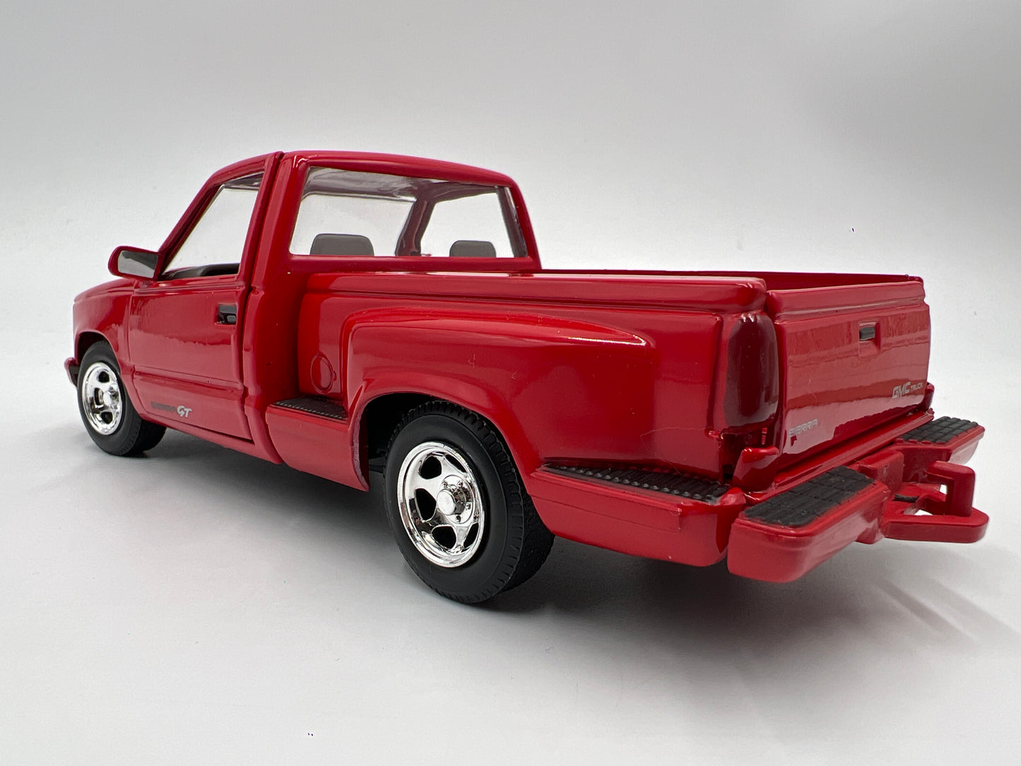 Motor Max American Classics 1/24 Scale 1992 GMC Sierra GT Pickup Red Loose