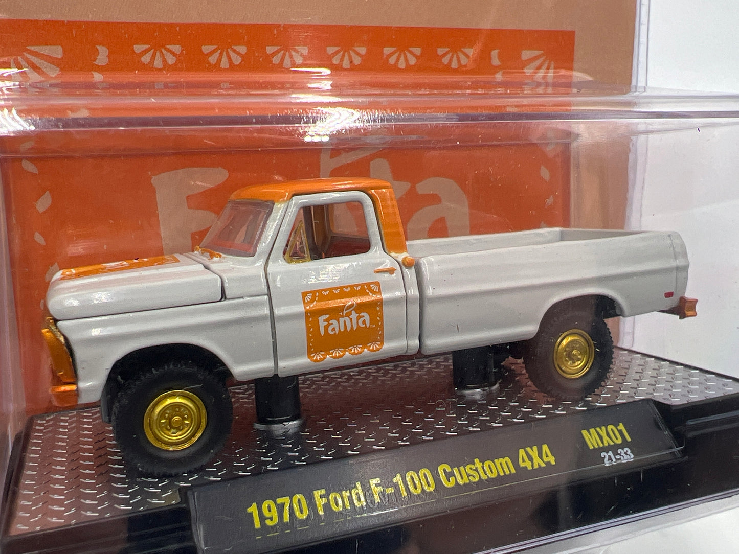 M2 Machines Fanta CHASE 1970 Ford F-100 Custom 4x4 MX01
