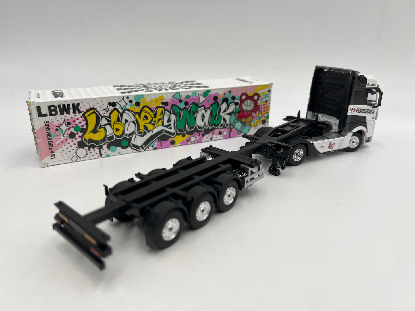 Mini GT #333 Mercedes-Benz Actros W/40ft Container LBWK Kuma Graffiti