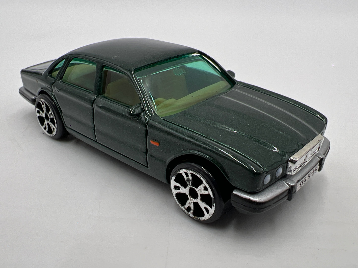 Matchbox 1/64 Superfast #57 Jaguar XJ6 Green Loose