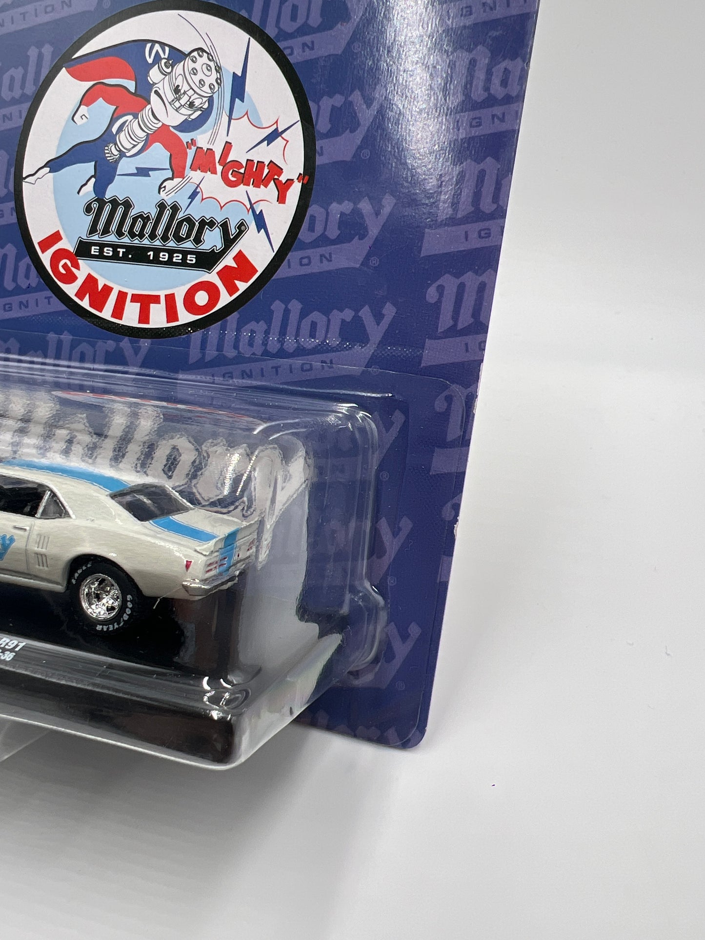 M2 Machines Auto-Drivers 1968 Pontiac Firebird 400 H.O. Mallory Ignition White R91 188Q