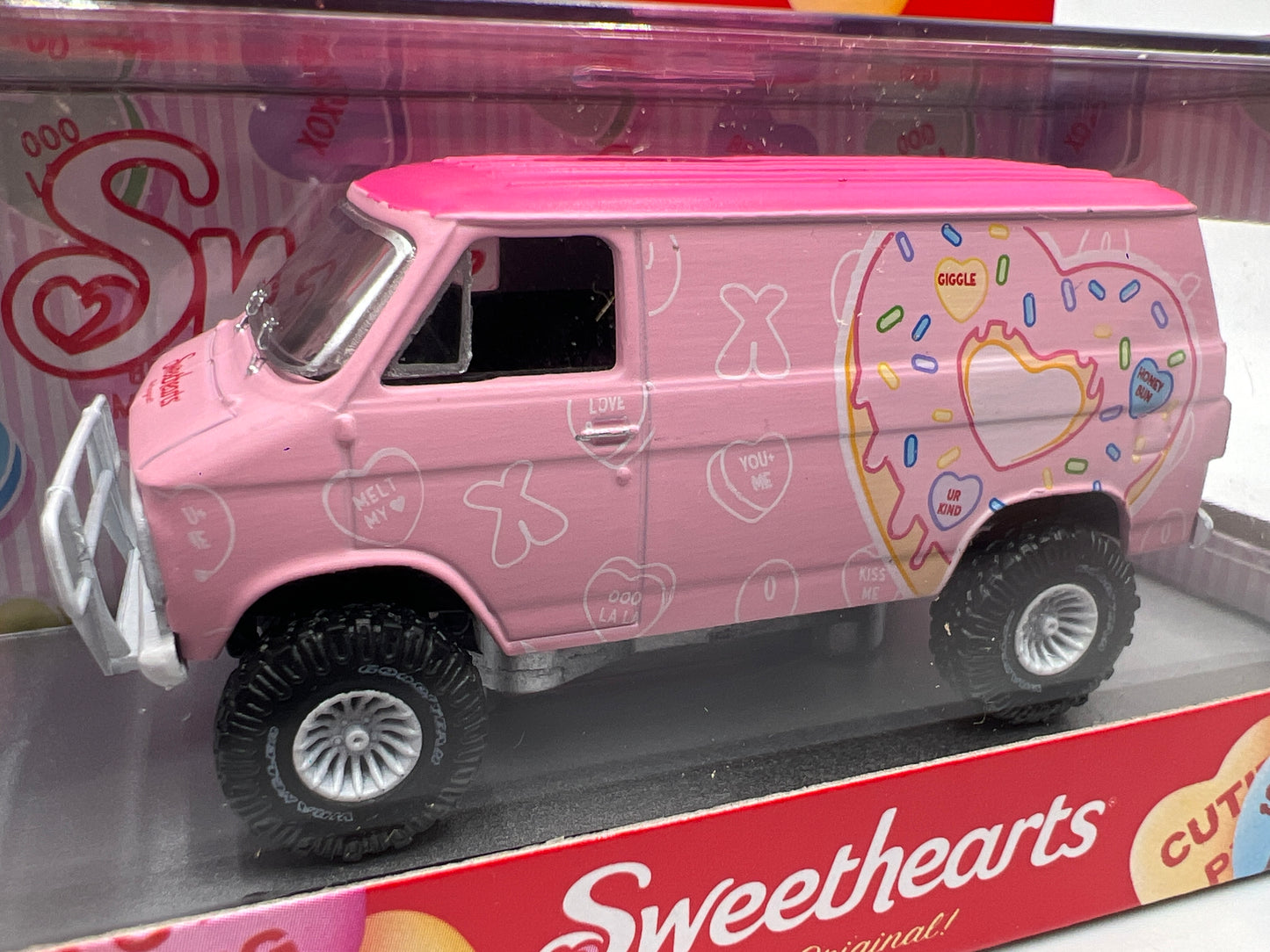2026 M2 Machines Walmart Exclusive Sweethearts 1971 Chevrolet Van G10 4x4 Pink WMTS23