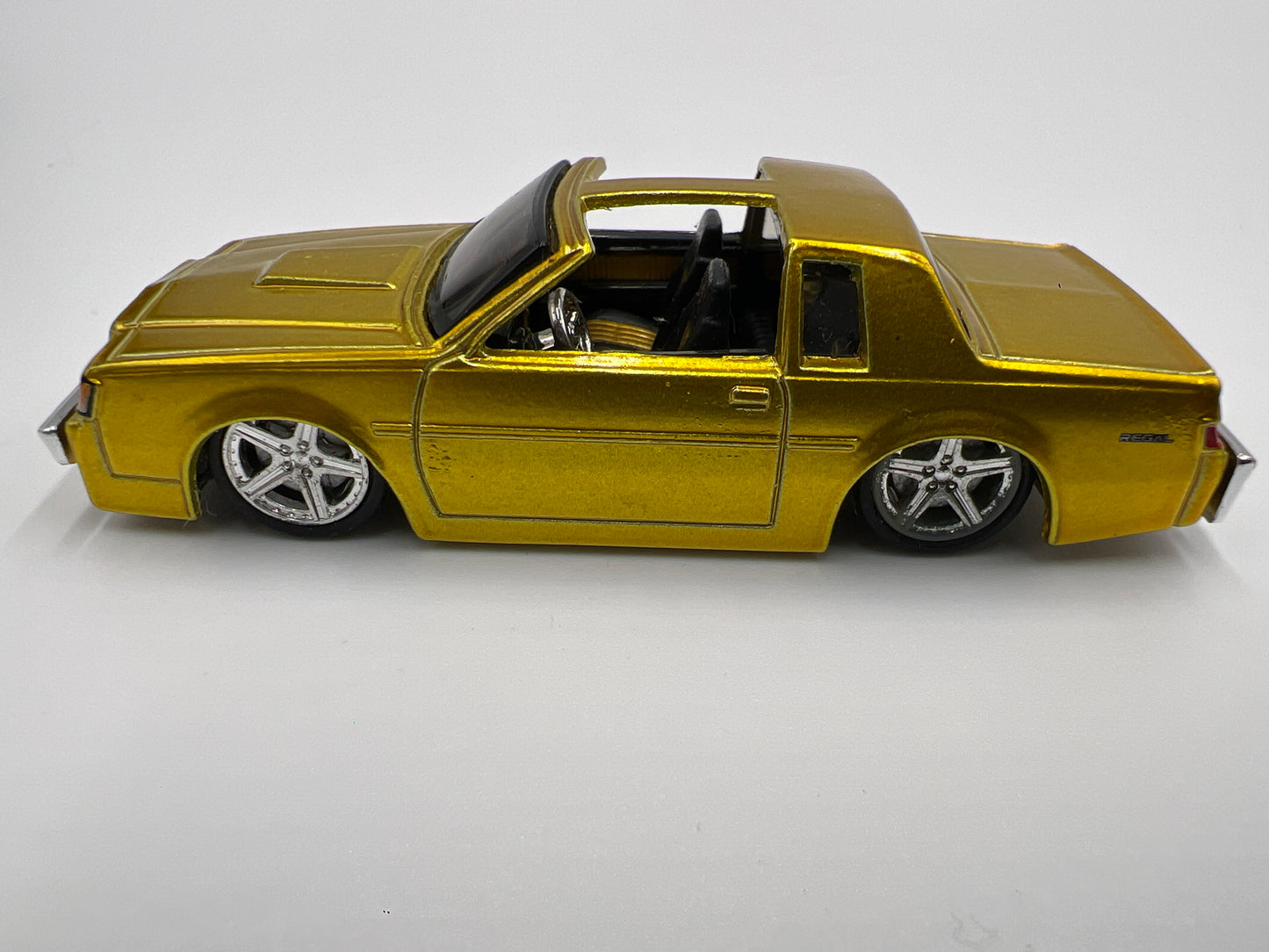 Maisto G Ridez 1987 Buick Regal T-Type Gold Loose