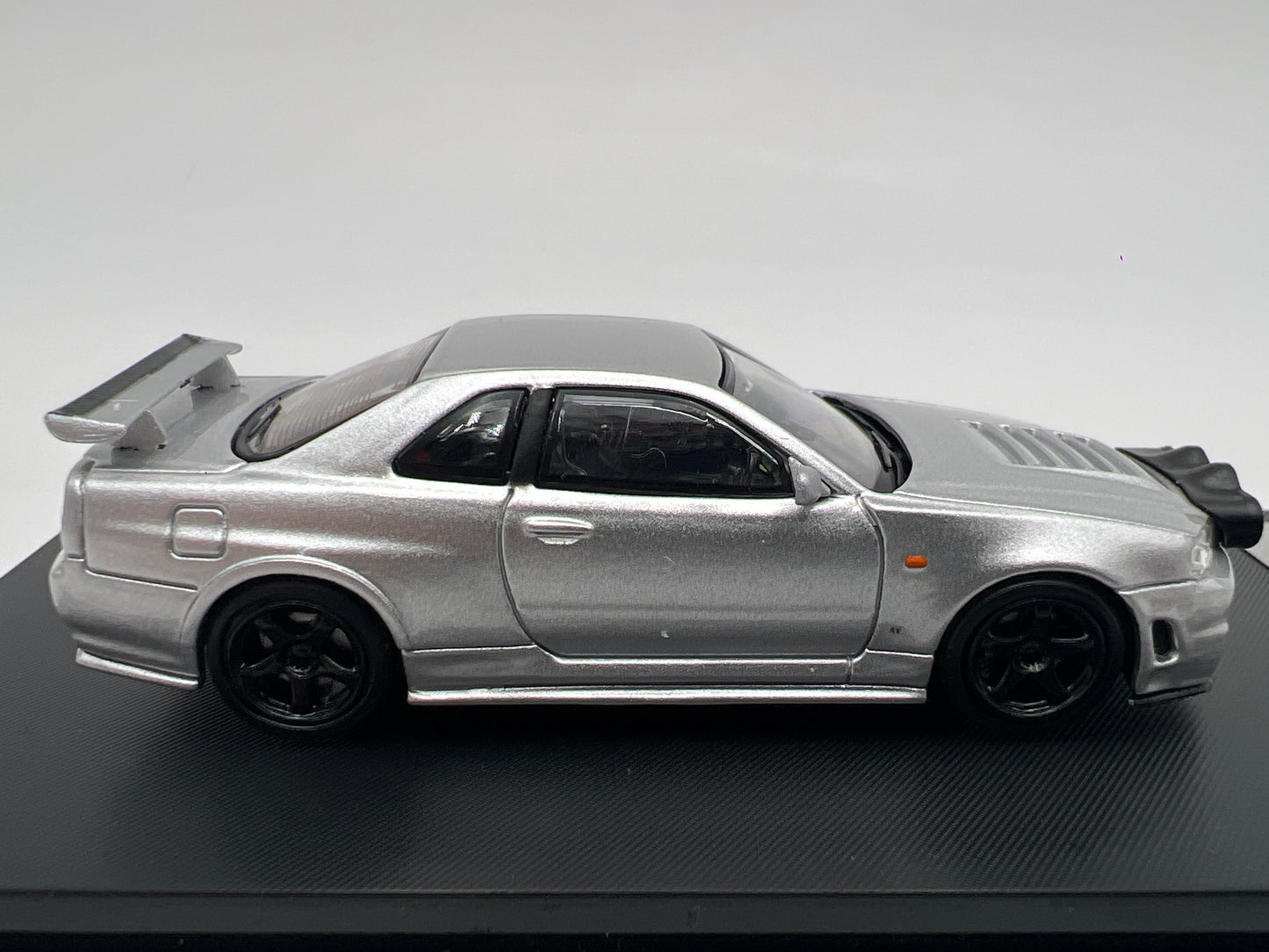 Street Warrior x Ghost Player 1/64 1 of 599 Nissan Skyline GTR BNR34 Z-Tune Silver