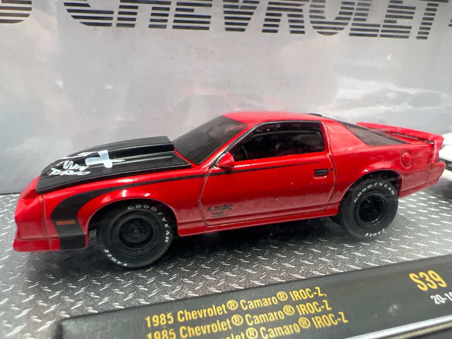 M2 Machines Walmart Exclusive Todays Chevrolet 1985 Chevrolet Camaro IROC-Z 3 Pack S39