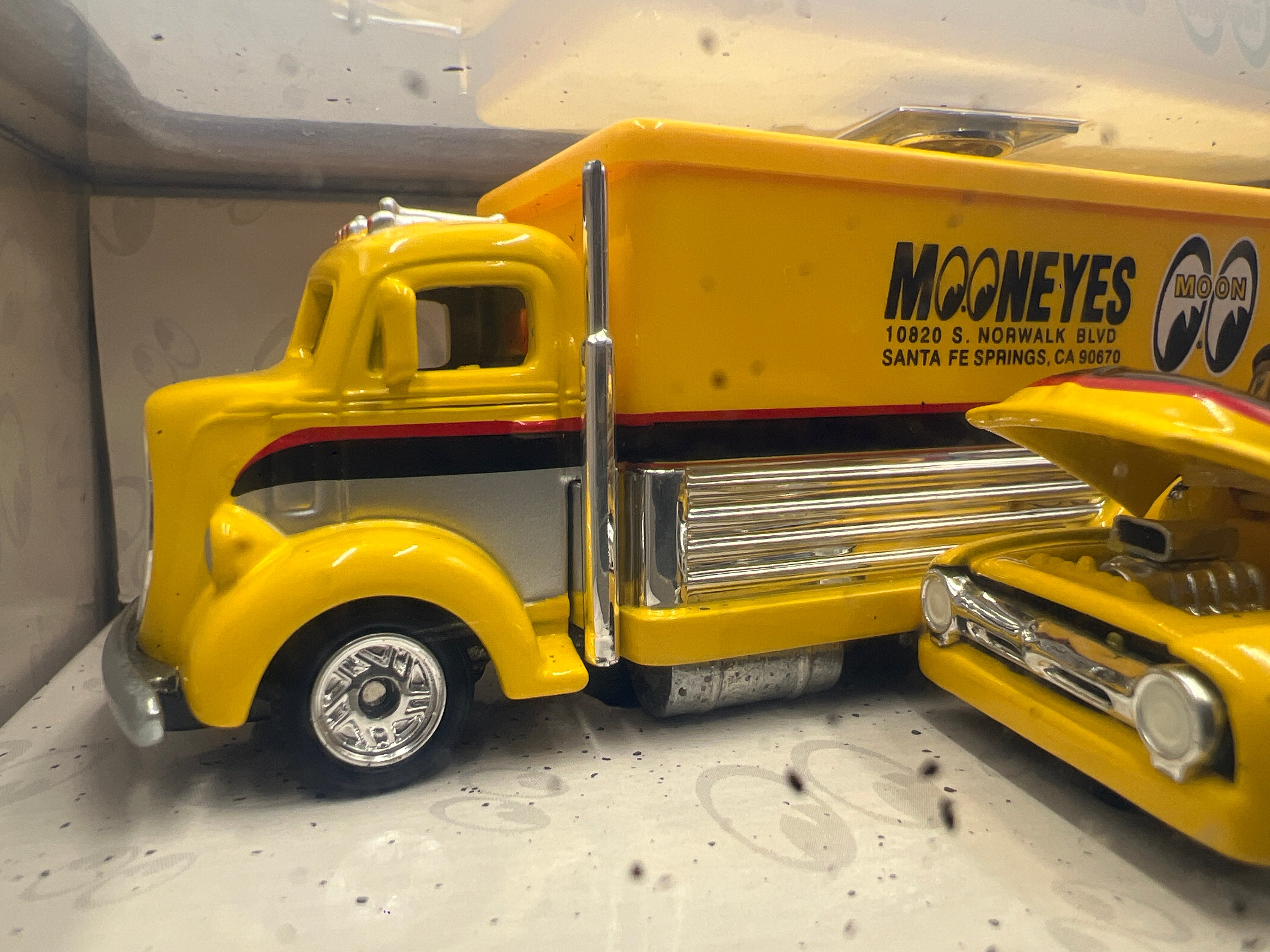 Hot Wheels Black Box 100% Hot Rod Series Moon Equipped Truck Set