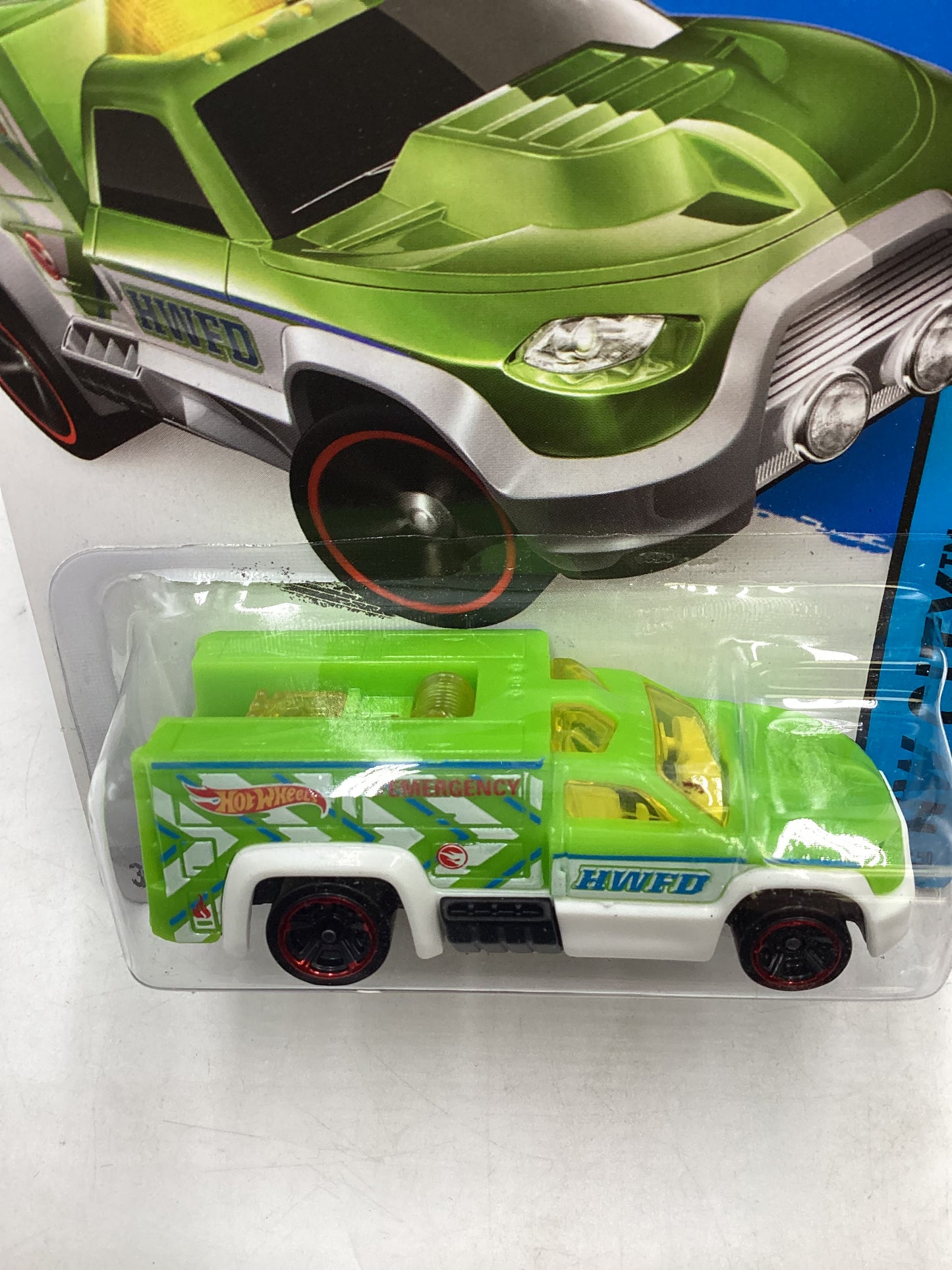 2014 Hot Wheels Treasure Hunt #47 Rescue Duty Green 275B