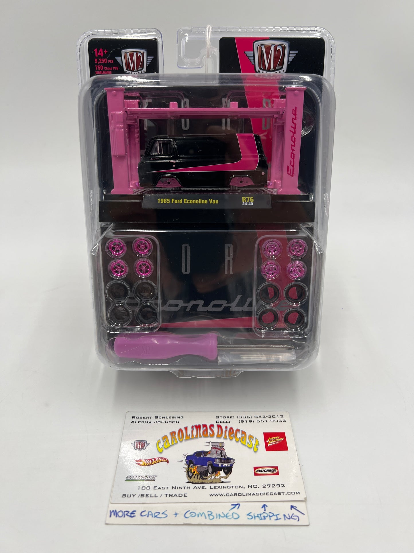 M2 Machines Model-Kit CHASE 1965 Ford Econoline Van Black/Pink R76