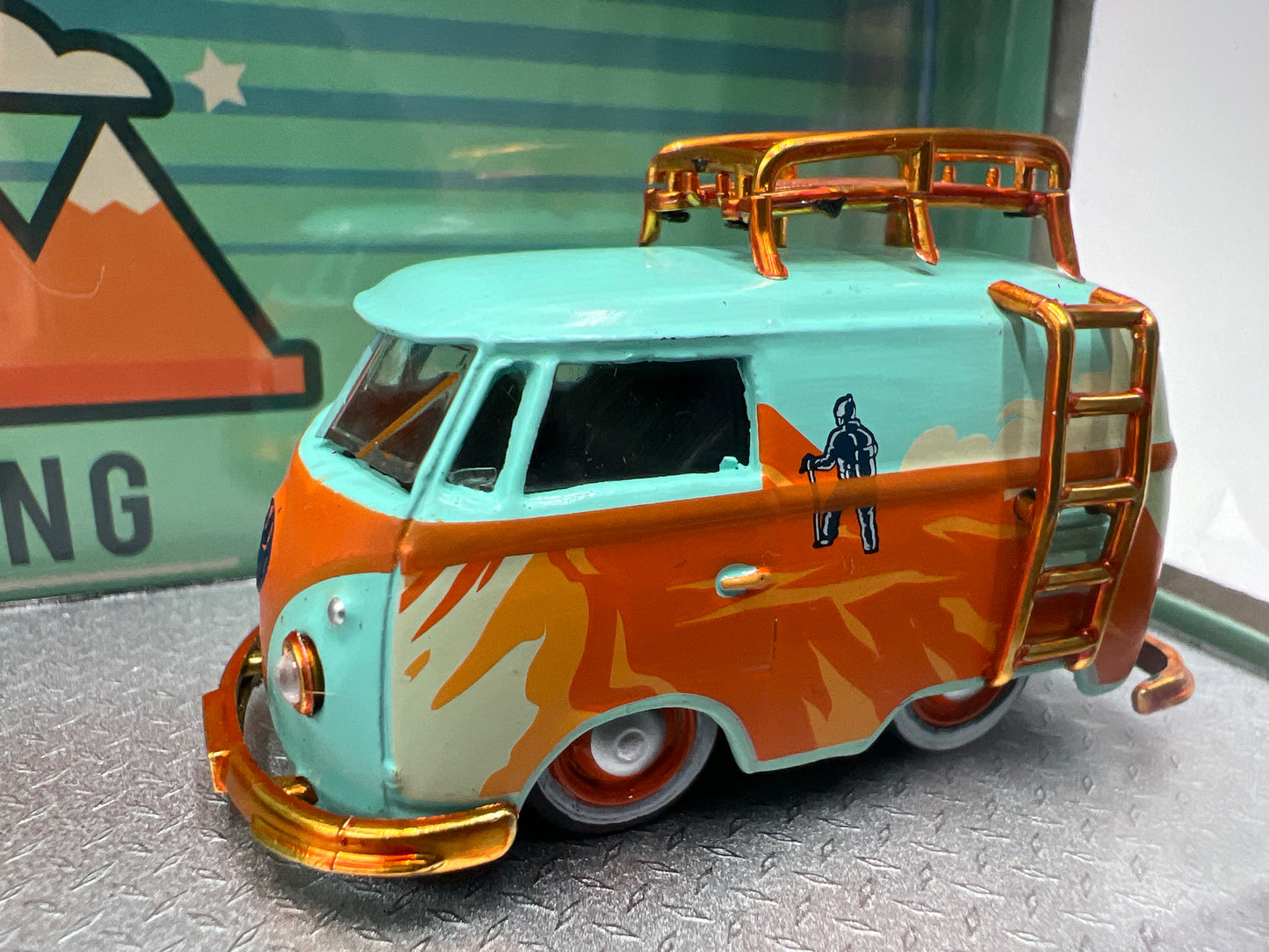2025 M2 Machines Auto Haulers CHASE 1959 VW Double Cab Truck USA Model & 1960 VW Delivery Van & Trailer R85