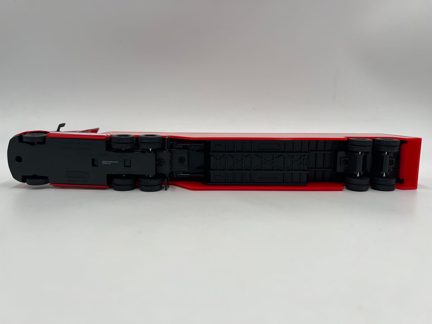 Kinsmart 1/62 Scale Freightliner eCascadia W/Container Red