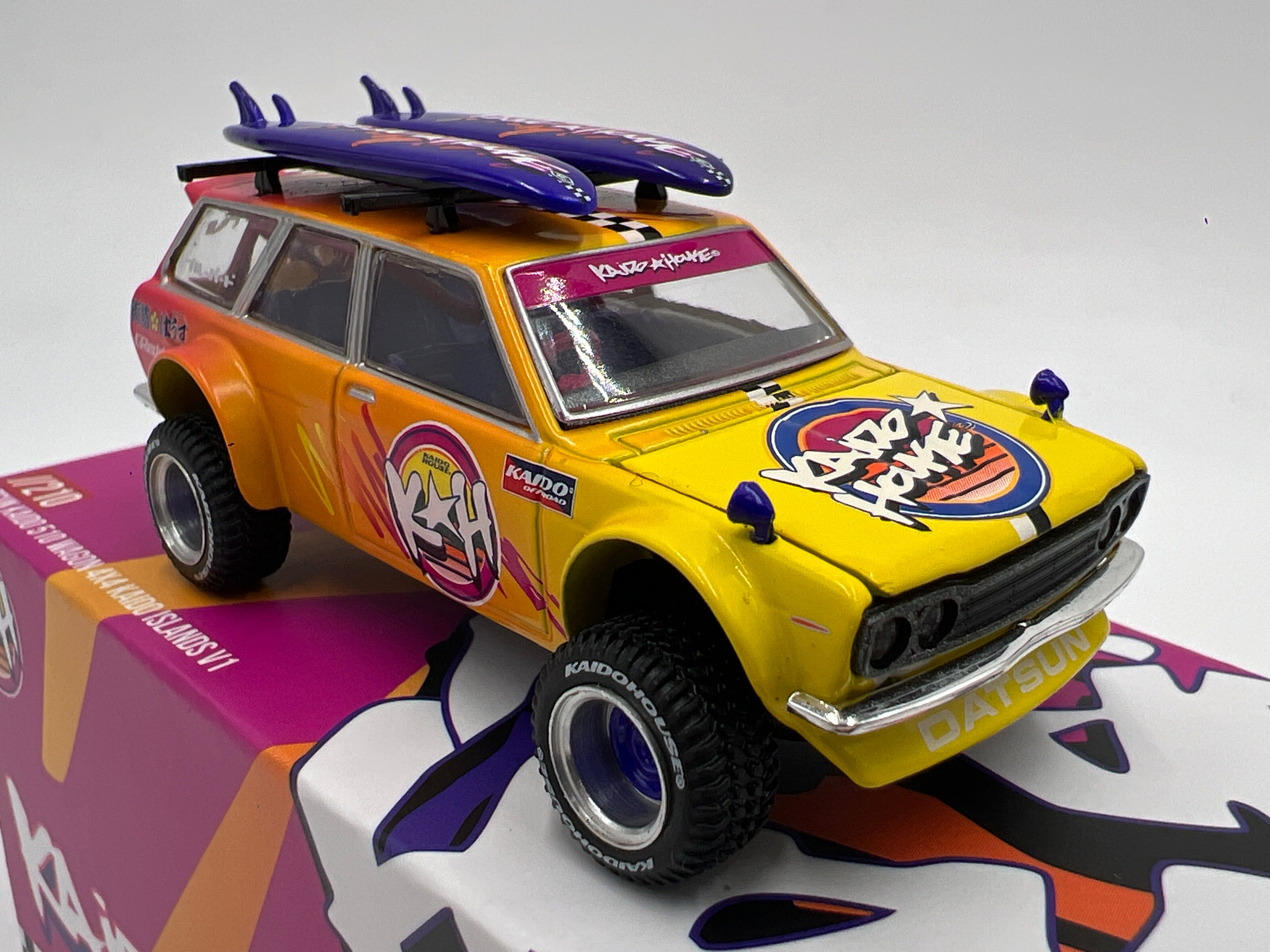 Mini GT Kaido House #210 Datsun 510 Wagon 4x4 Kaido Islands V1