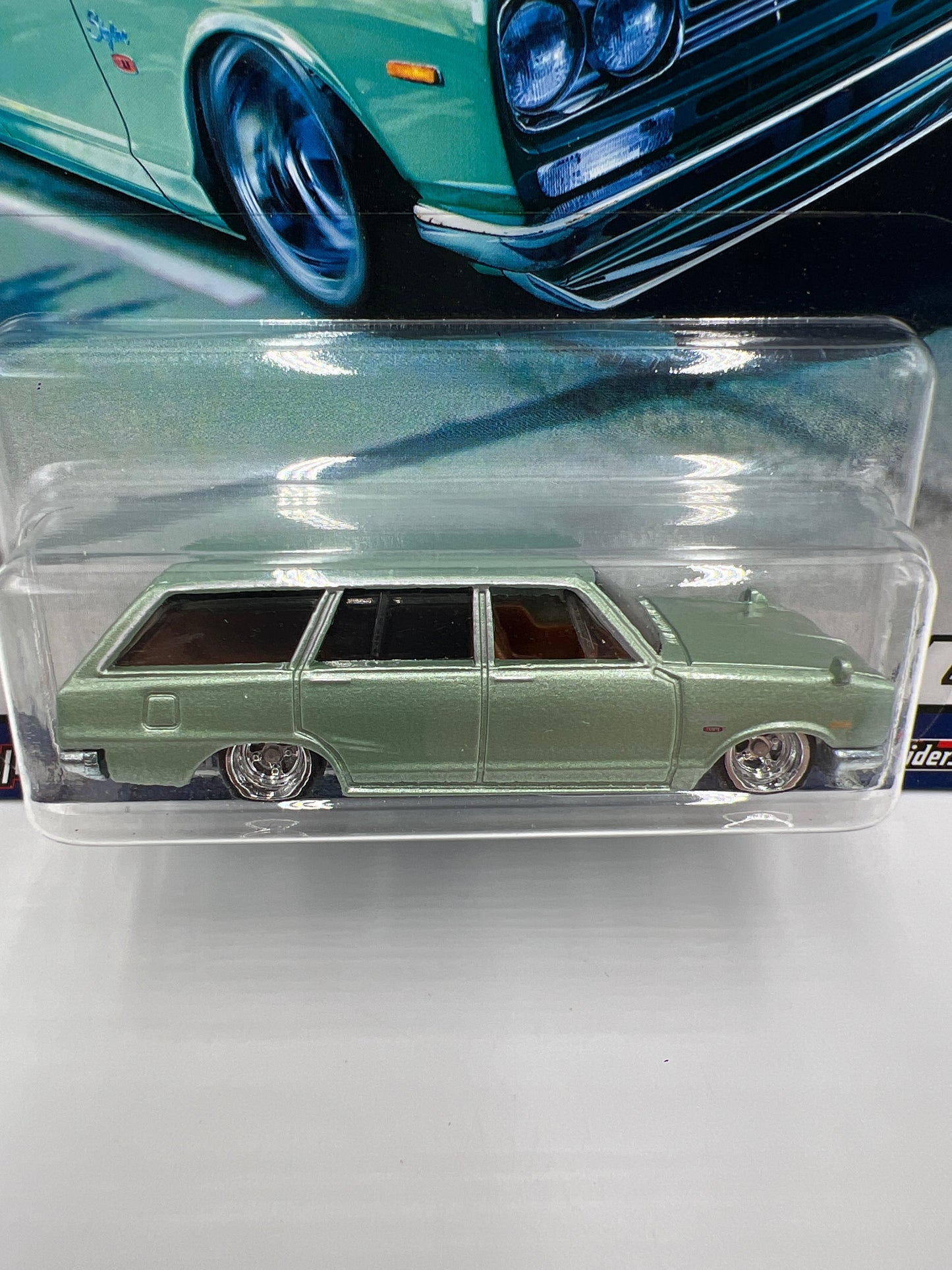 Hot Wheels Premium Cargo Carriers #4 Nissan C10 Skyline Wagon Light Green