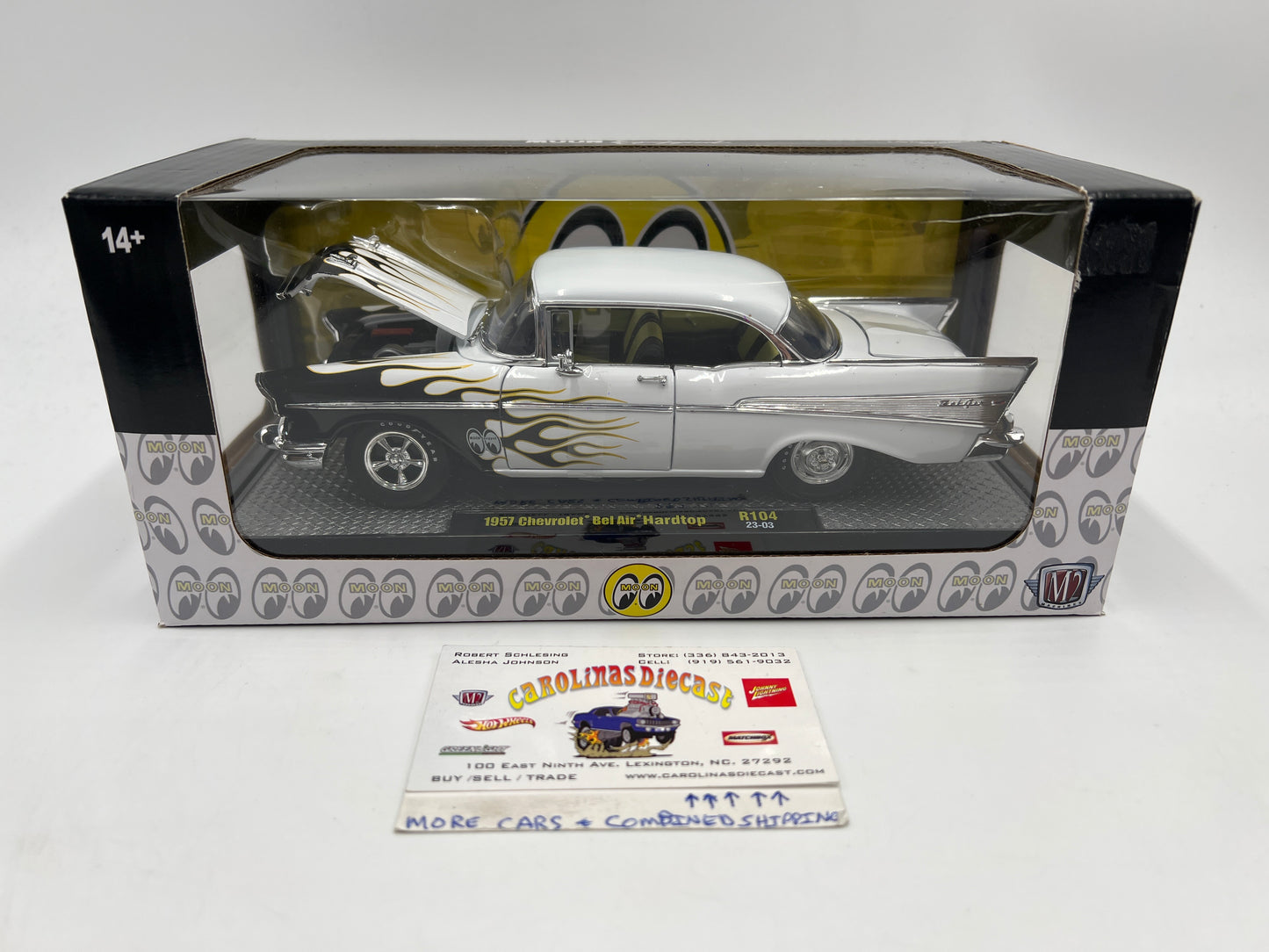 M2 Machines 1/24 Moon Equipped 1957 Chevrolet Bel Air Hardtop Mooneyes White R104 Cracked Blister