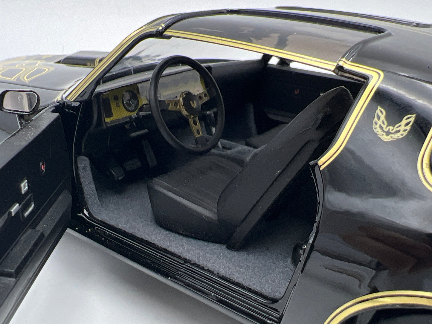 Greenlight x Artisan 1:18 Scale Loose Smokey & The Bandit 1977 Pontiac Firebird Trans Am Black