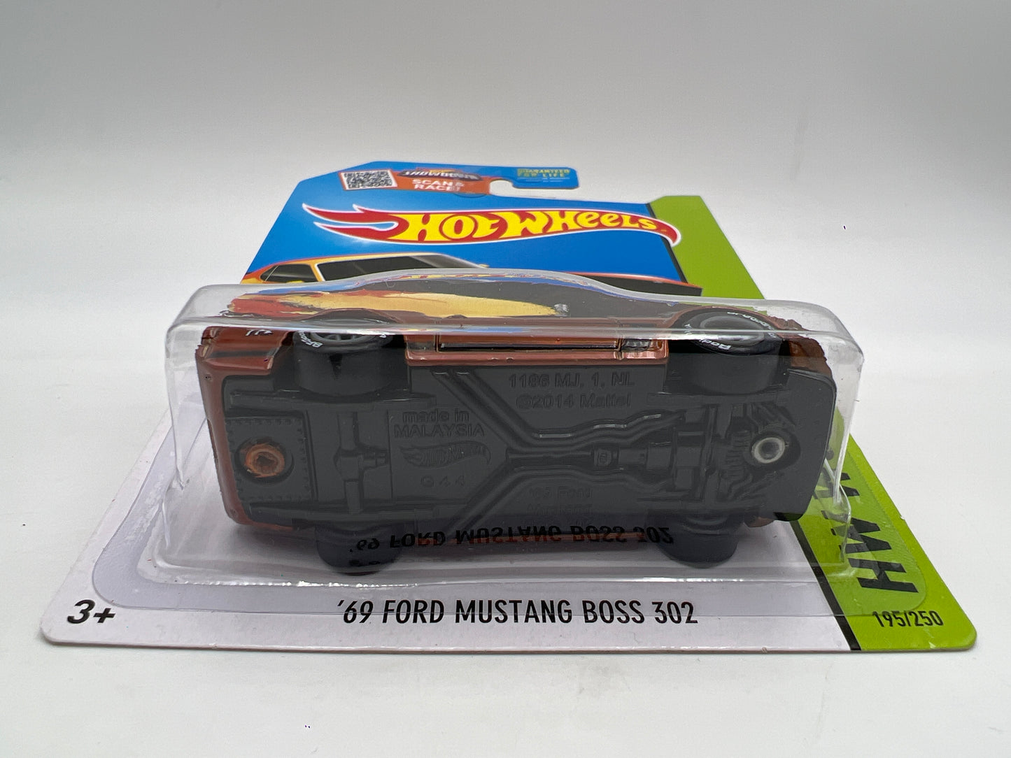 2015 Hot Wheels Super Treasure Hunt #195 69 Ford Mustang Boss 302 W/Protector
