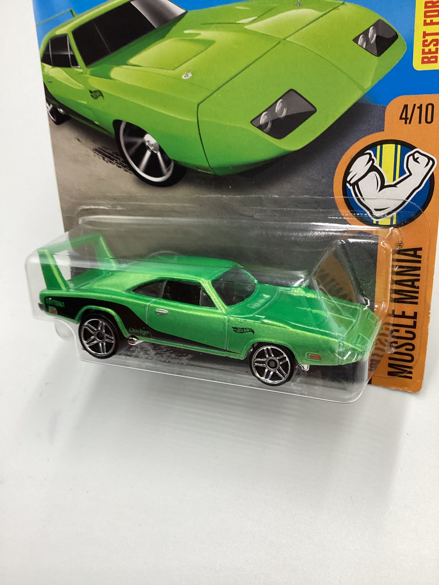 2016 Hot Wheels #124 69 DODGE CHARGER DAYTONA Green Target Spring Card 236E