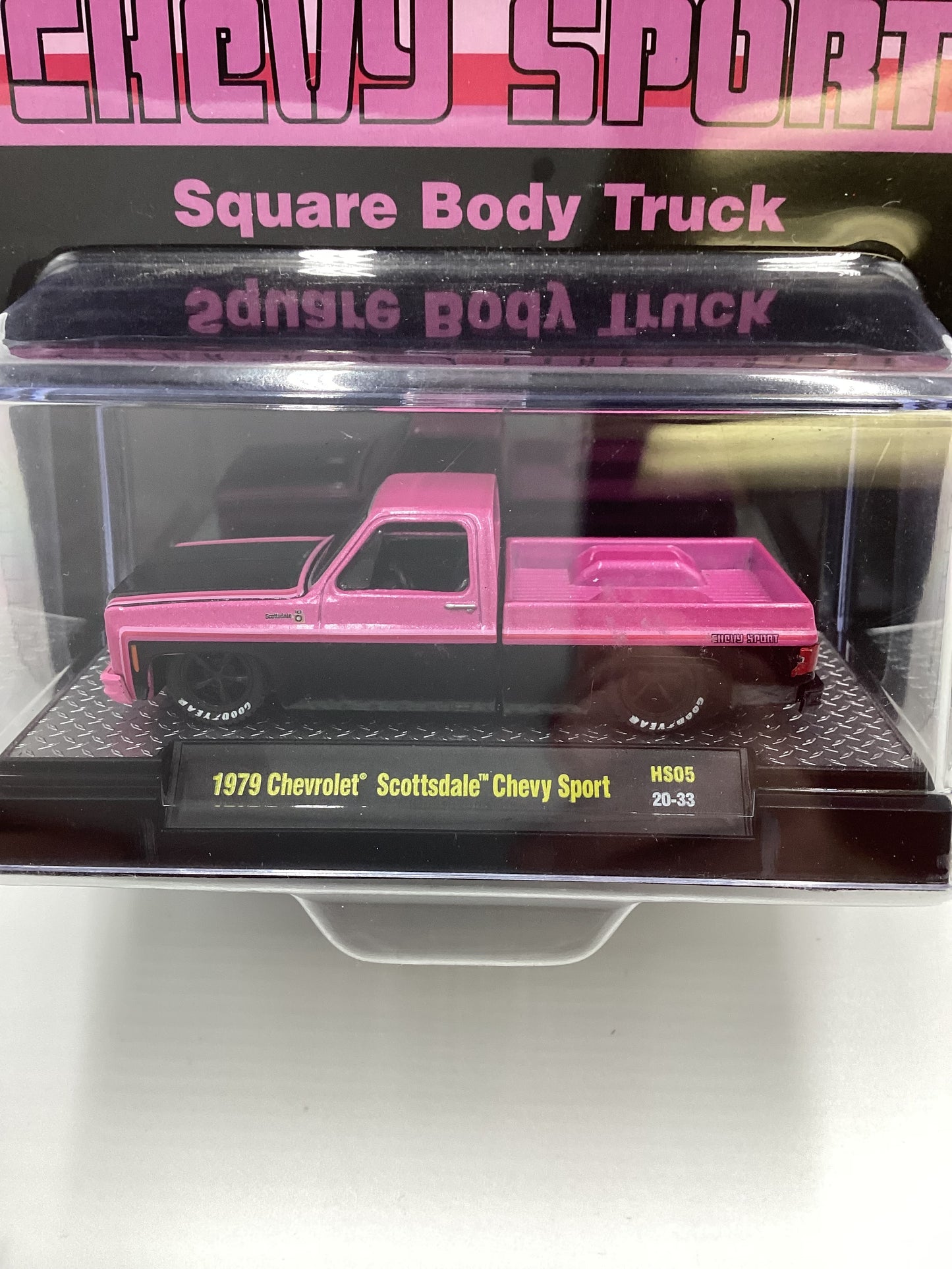 M2 Machines Chevy Sport Squarebody Truck 1979 Chevrolet Scottsdale Chevy Sport Pink HS05