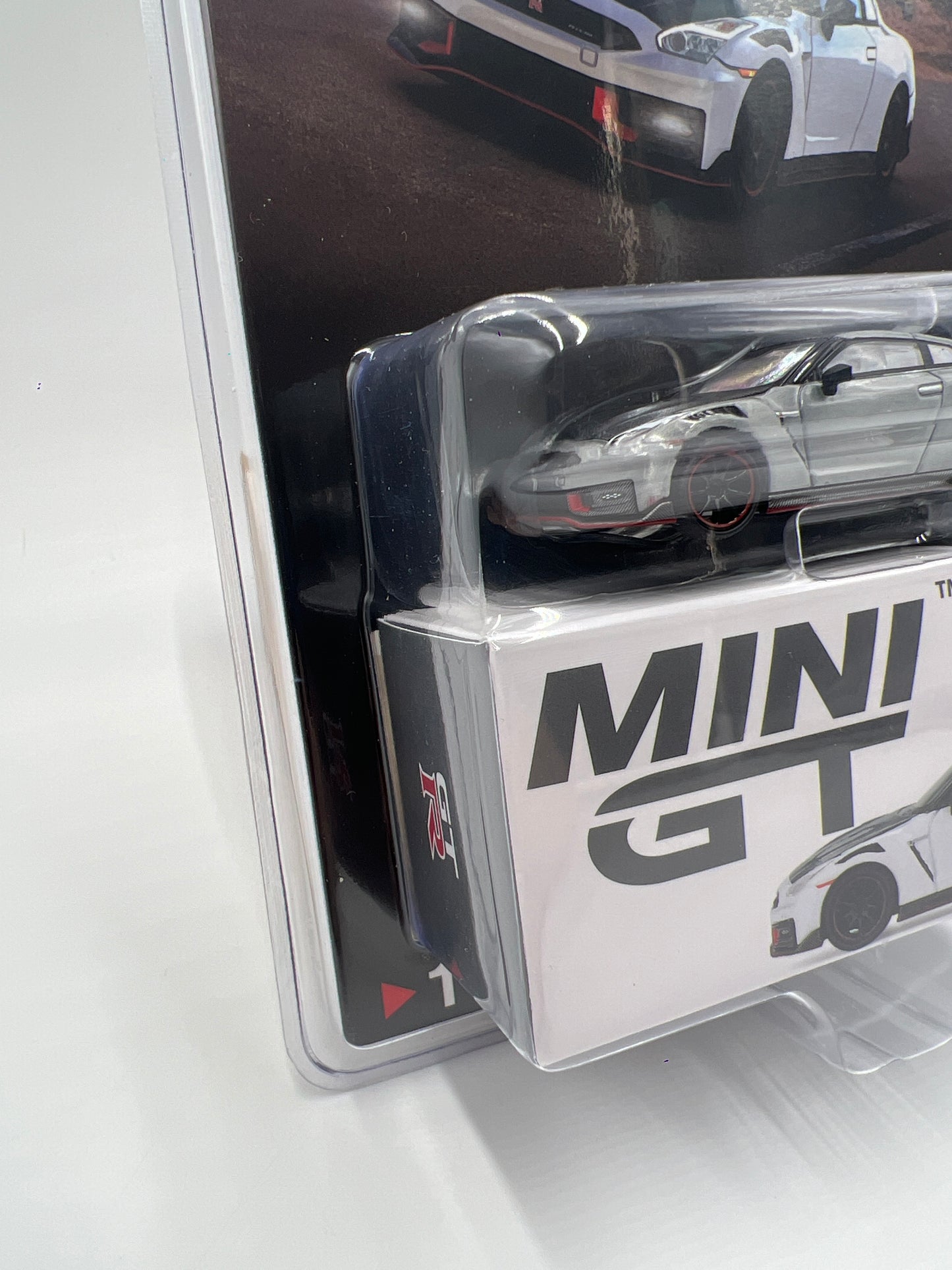 Mini GT #1045 CHASE Nissan GT-R Nismo R35 2024 Brilliant White Pearl