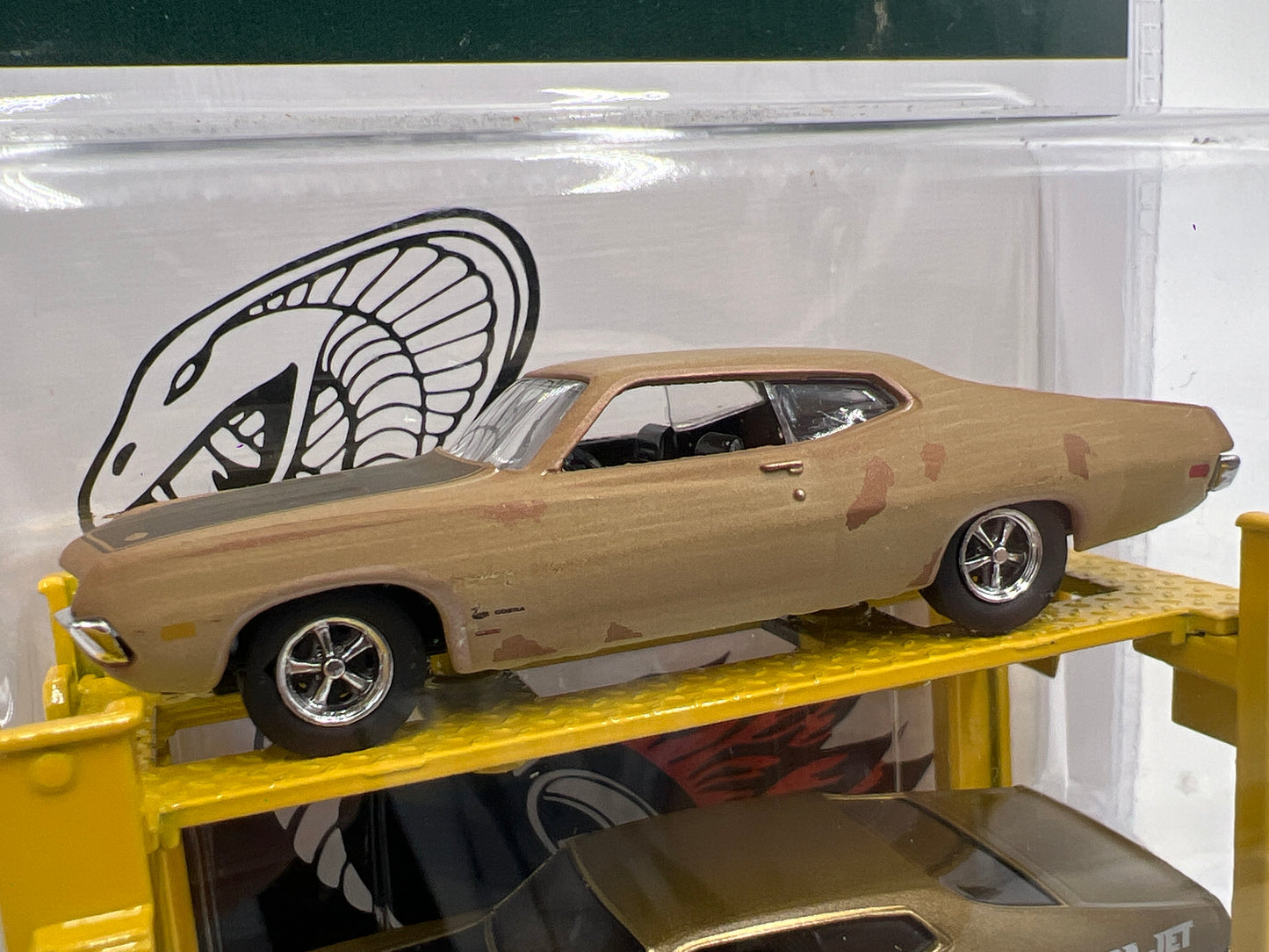 M2 Machines Auto-Lift 2 Pack CHASE 1970 Ford Torino Cobra R24