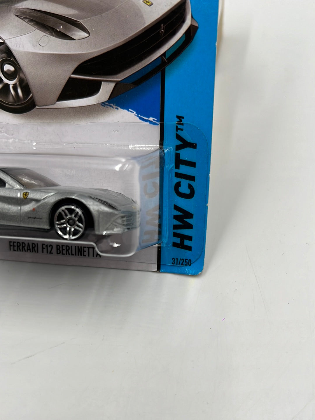 Hot Wheels 2014 HW City Ferrari F12 Berlinetta #31