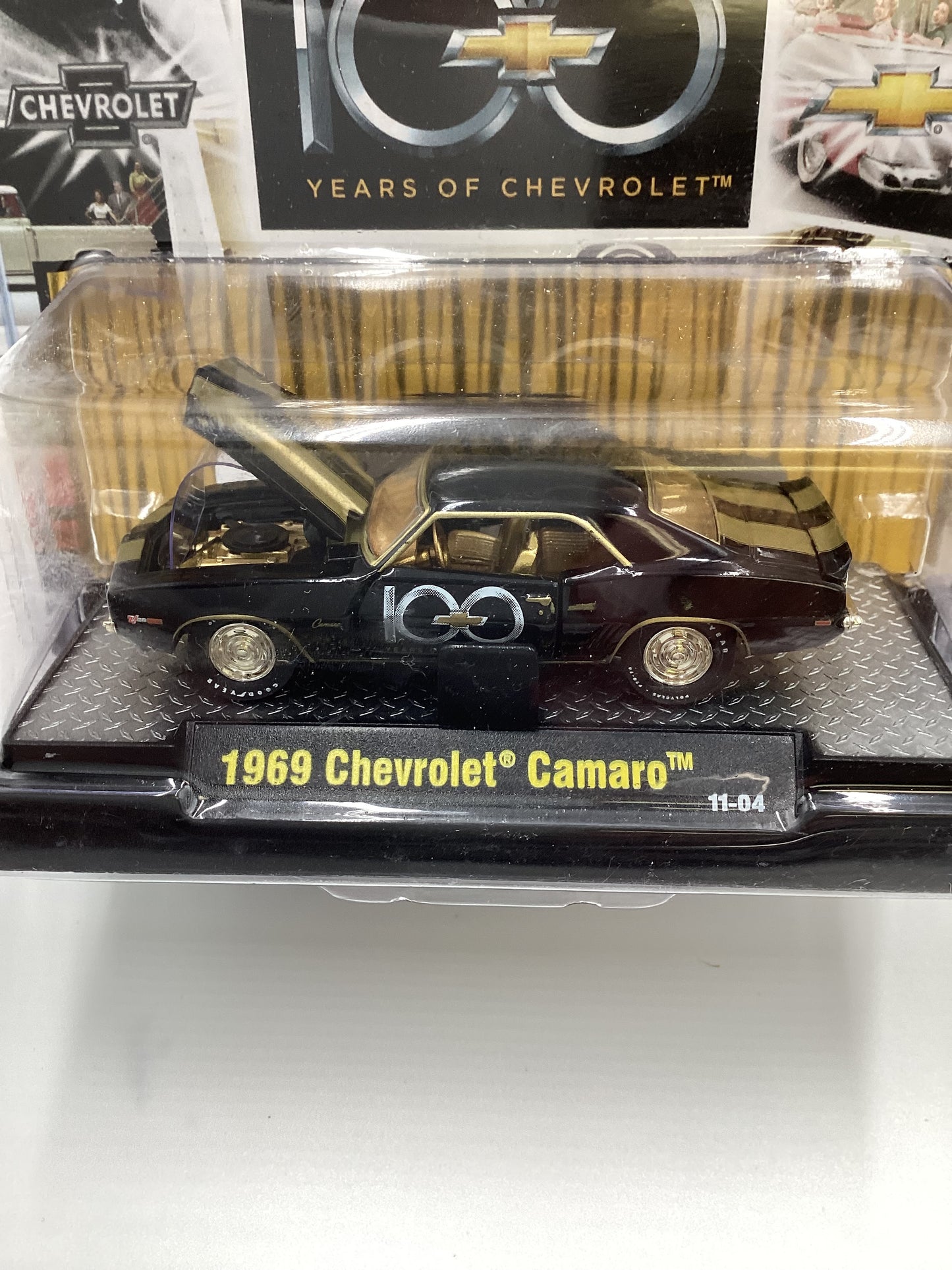 M2 Machines 100 Years of Chevrolet Auto Dreams 1969 Chevrolet Camaro 11-04